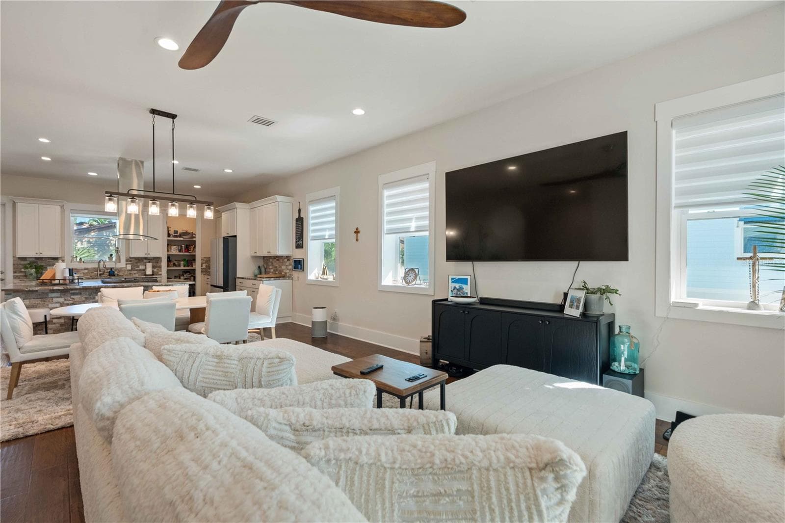 Townhouse at 1413 BAYSHORE BLVD #2, DUNEDIN, photo 12 of 85