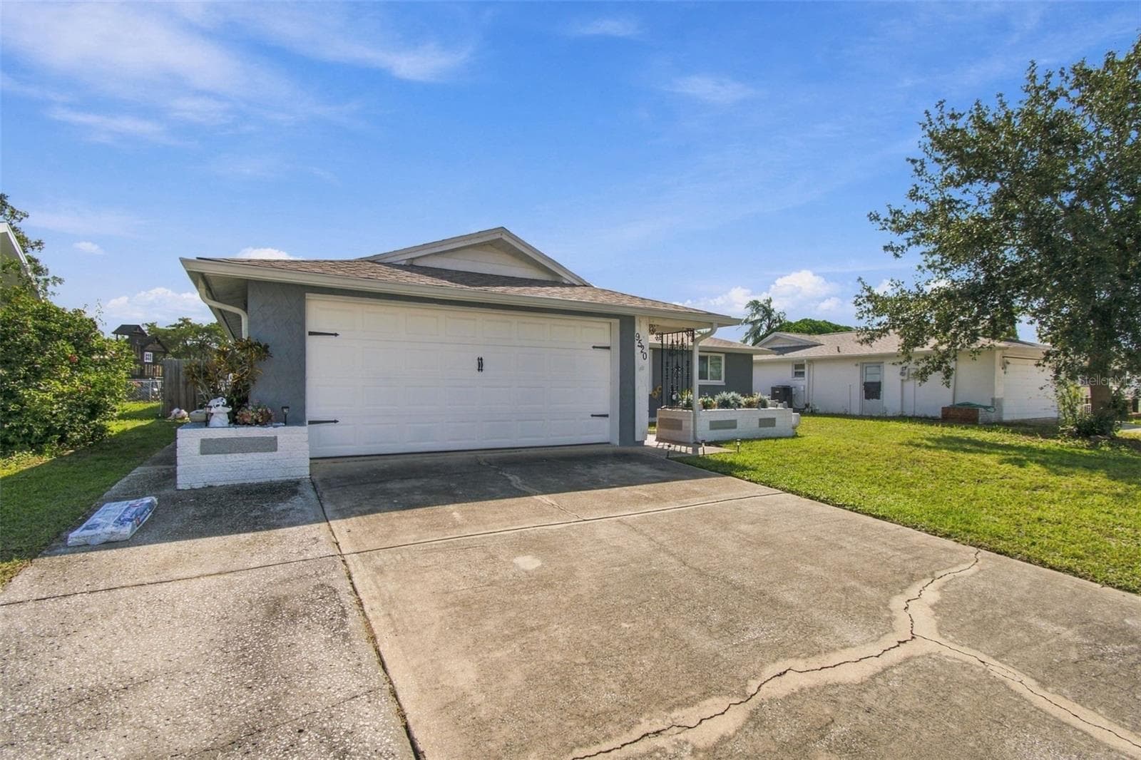 Single Family Residence at 9520 GLEN MOOR LN, PORT RICHEY, photo 2 of 50