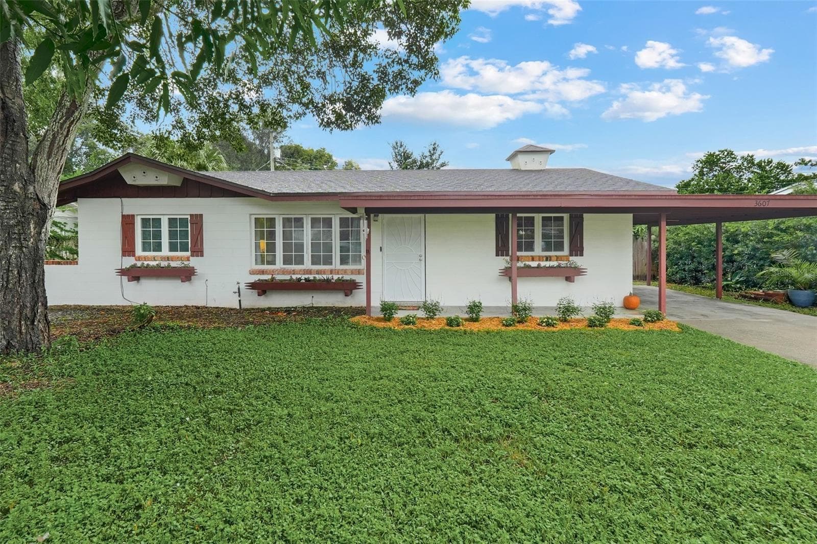 Single Family Residence at 3607 S CRYSTAL LAKE DR, ORLANDO, photo 2 of 42