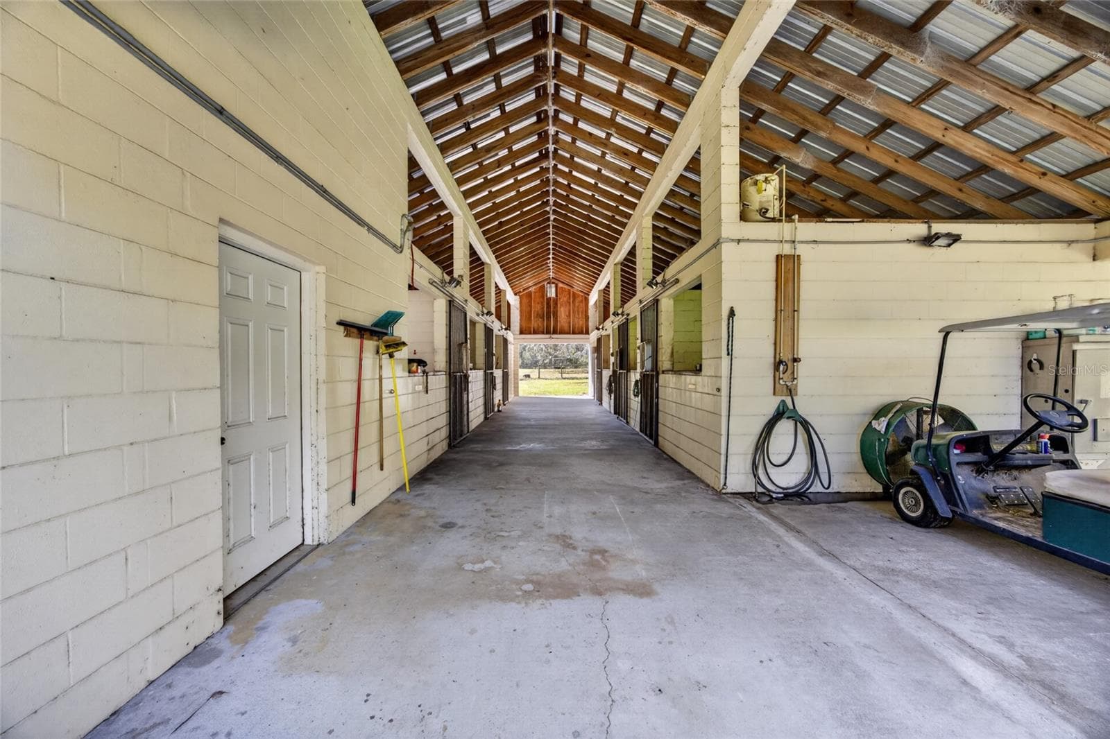 Single Family Residence at 2702 E POSSUM CT, INVERNESS, photo 26 of 53