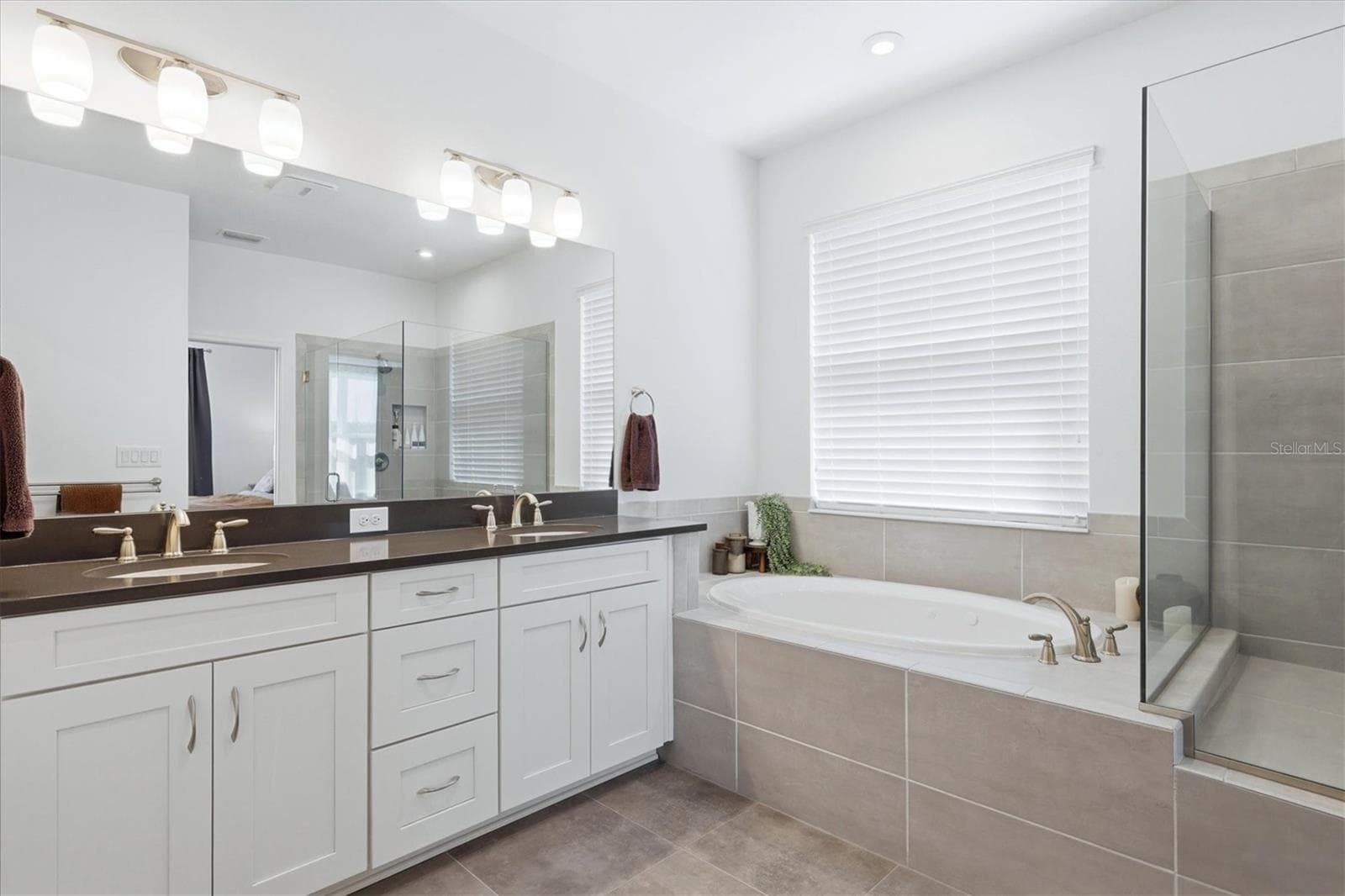 Single Family Residence at 9291 STARRY NIGHT AVE, SARASOTA, photo 17 of 92
