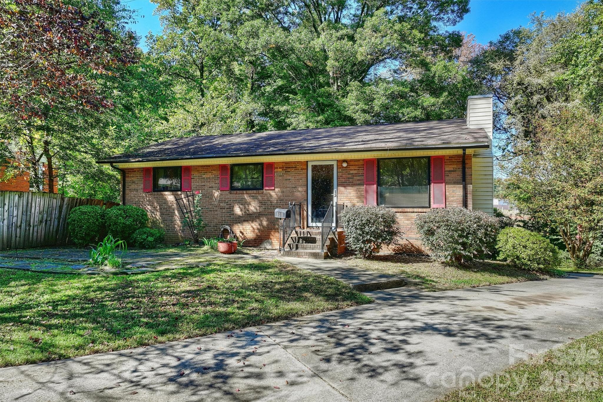 Single Family Residence at 808 Davenport Street, Charlotte, photo 4 of 44
