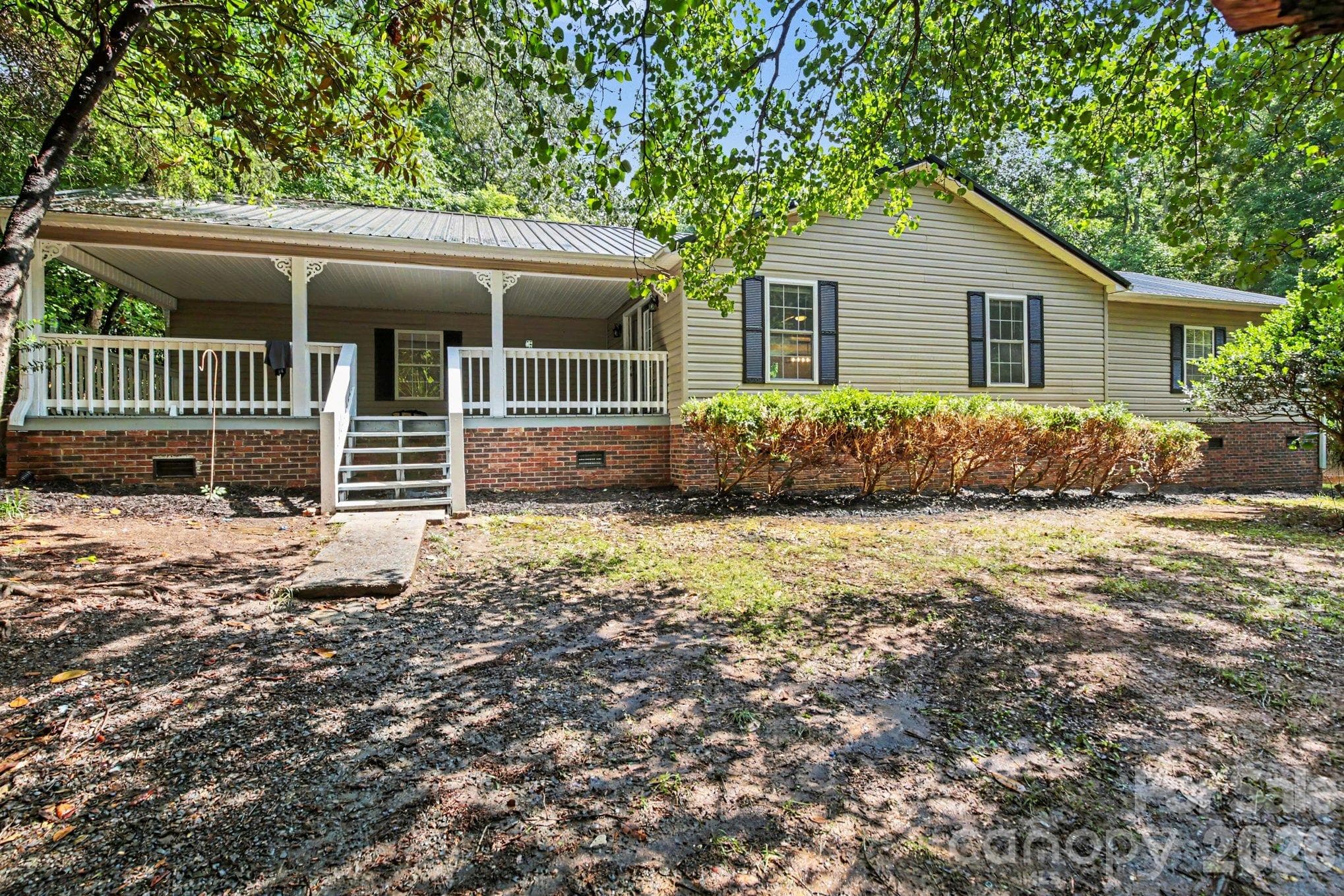 Single Family Residence at 705 Loflin Road, Denton, photo 2 of 34