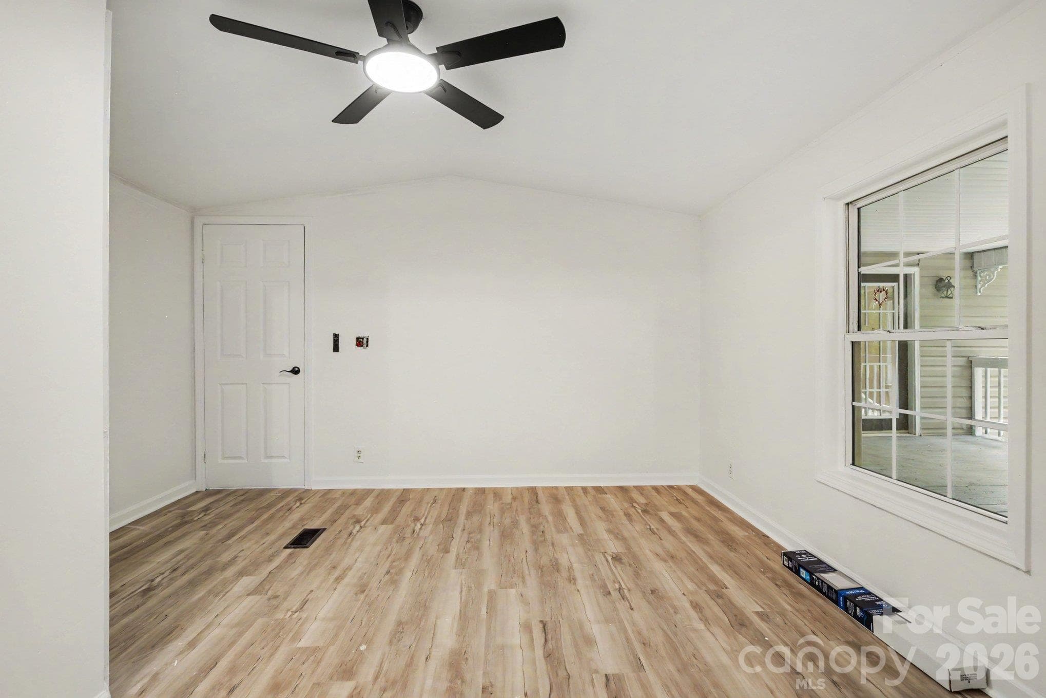 Single Family Residence at 705 Loflin Road, Denton, photo 17 of 34