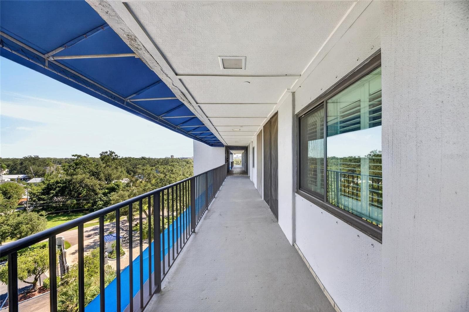Walkway to Condo - 2780 N RIVERSIDE DR #601, TAMPA