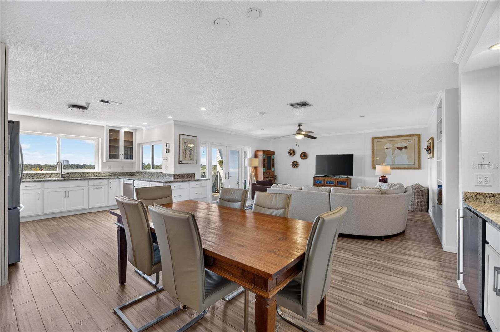 Dining to Living Room View - 2780 N RIVERSIDE DR #601, TAMPA