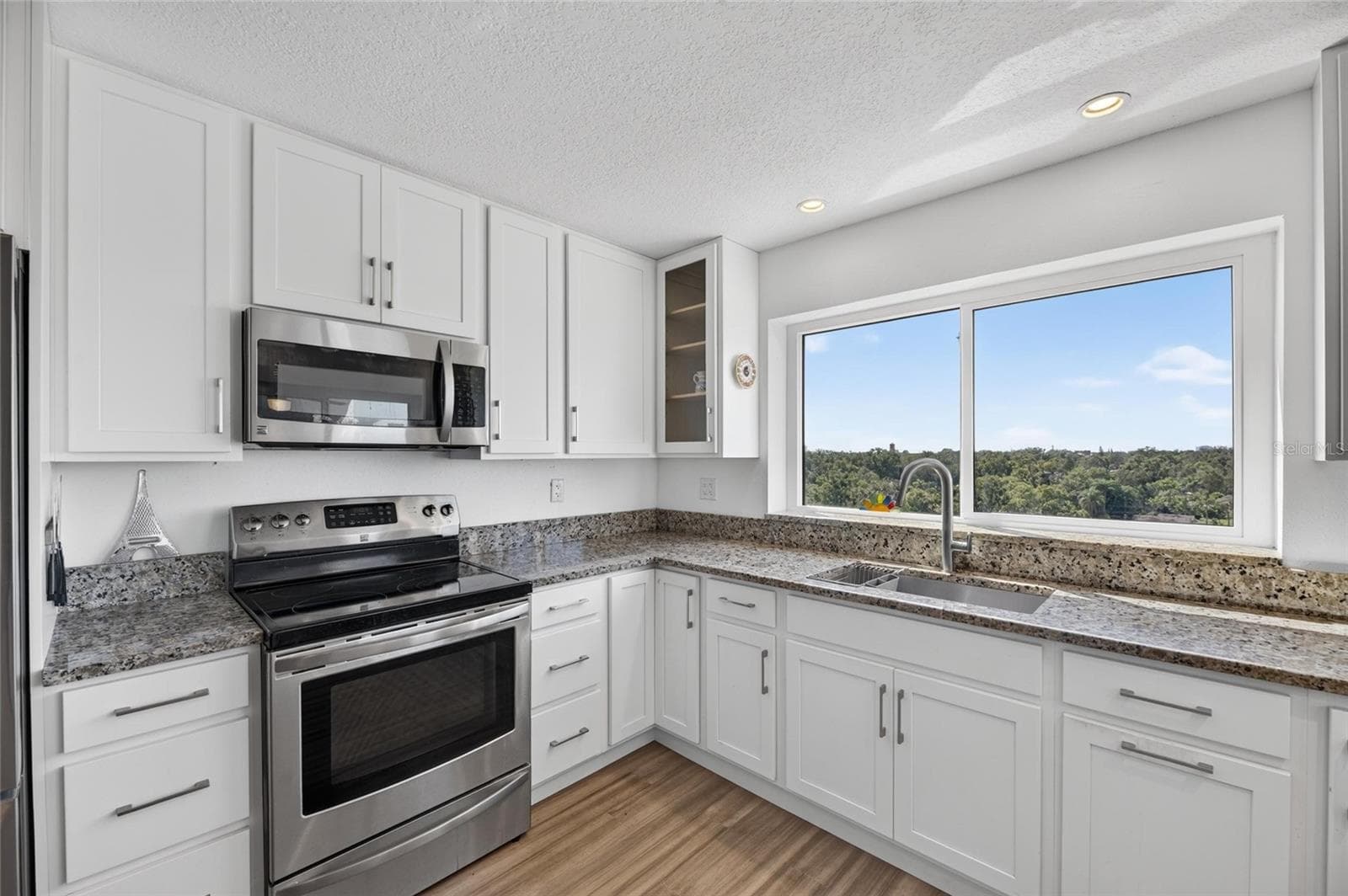 Kitchen w/Water Voews - 2780 N RIVERSIDE DR #601, TAMPA