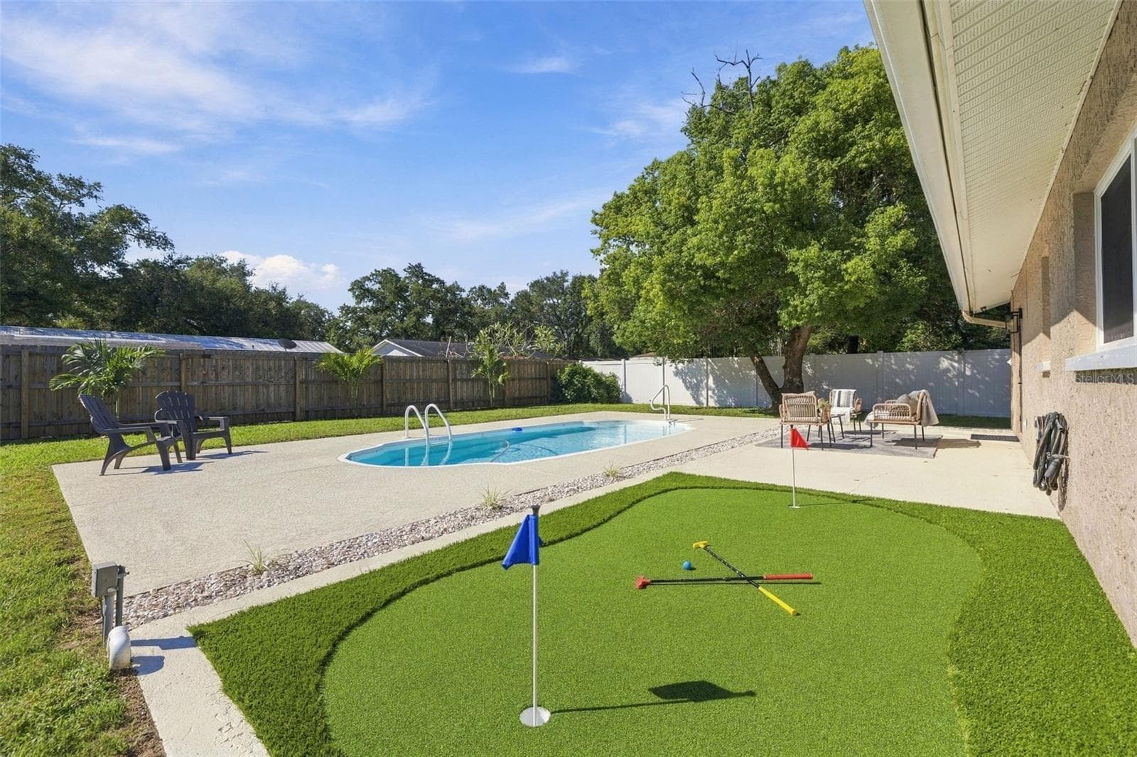 Private Putting Green, Pool and fenced yard - 1613 GREENWOOD DR, DUNEDIN