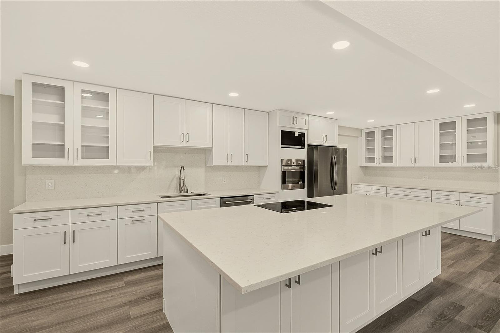 Single Family Residence at 1595 OAK LN, CLEARWATER, photo 10 of 64