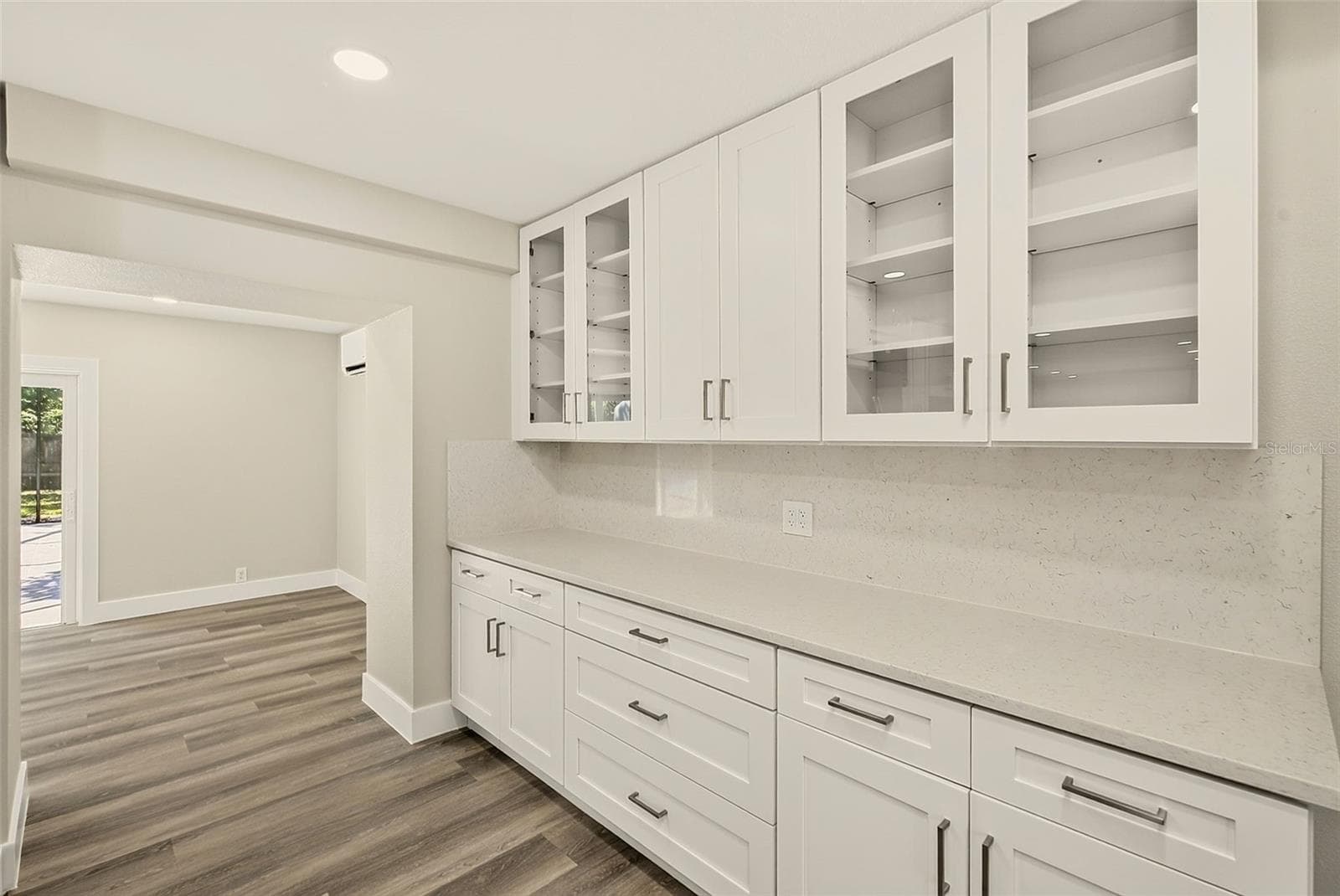 Single Family Residence at 1595 OAK LN, CLEARWATER, photo 12 of 64