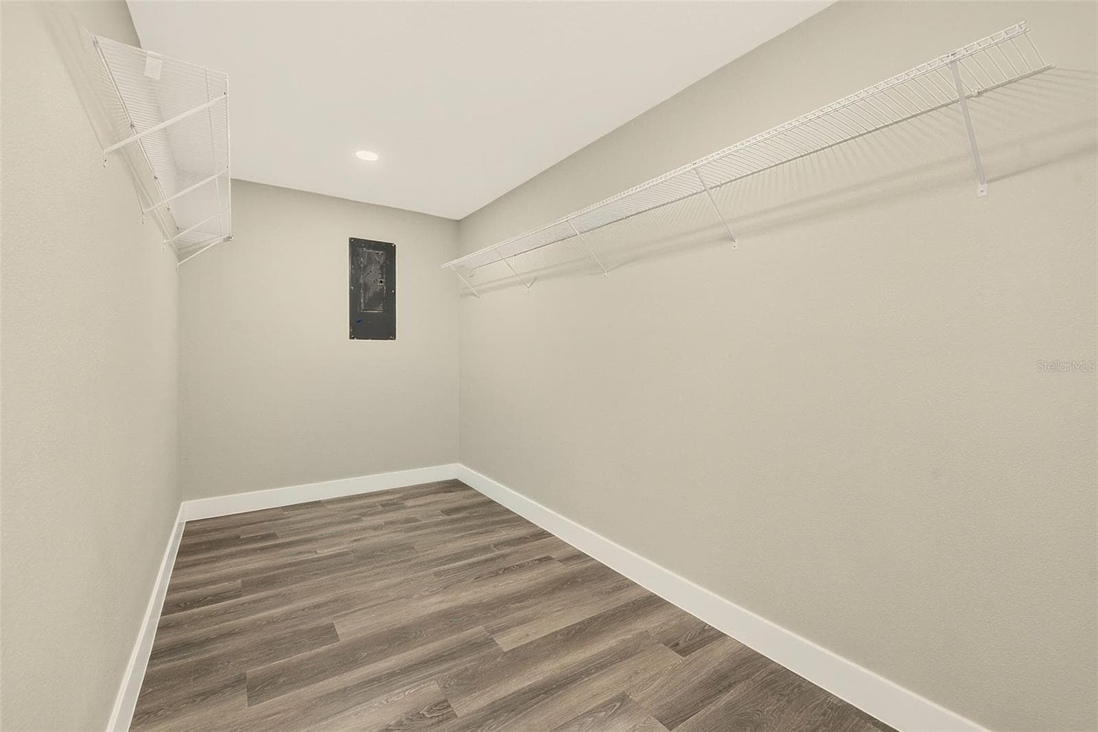 Single Family Residence at 1595 OAK LN, CLEARWATER, photo 24 of 64