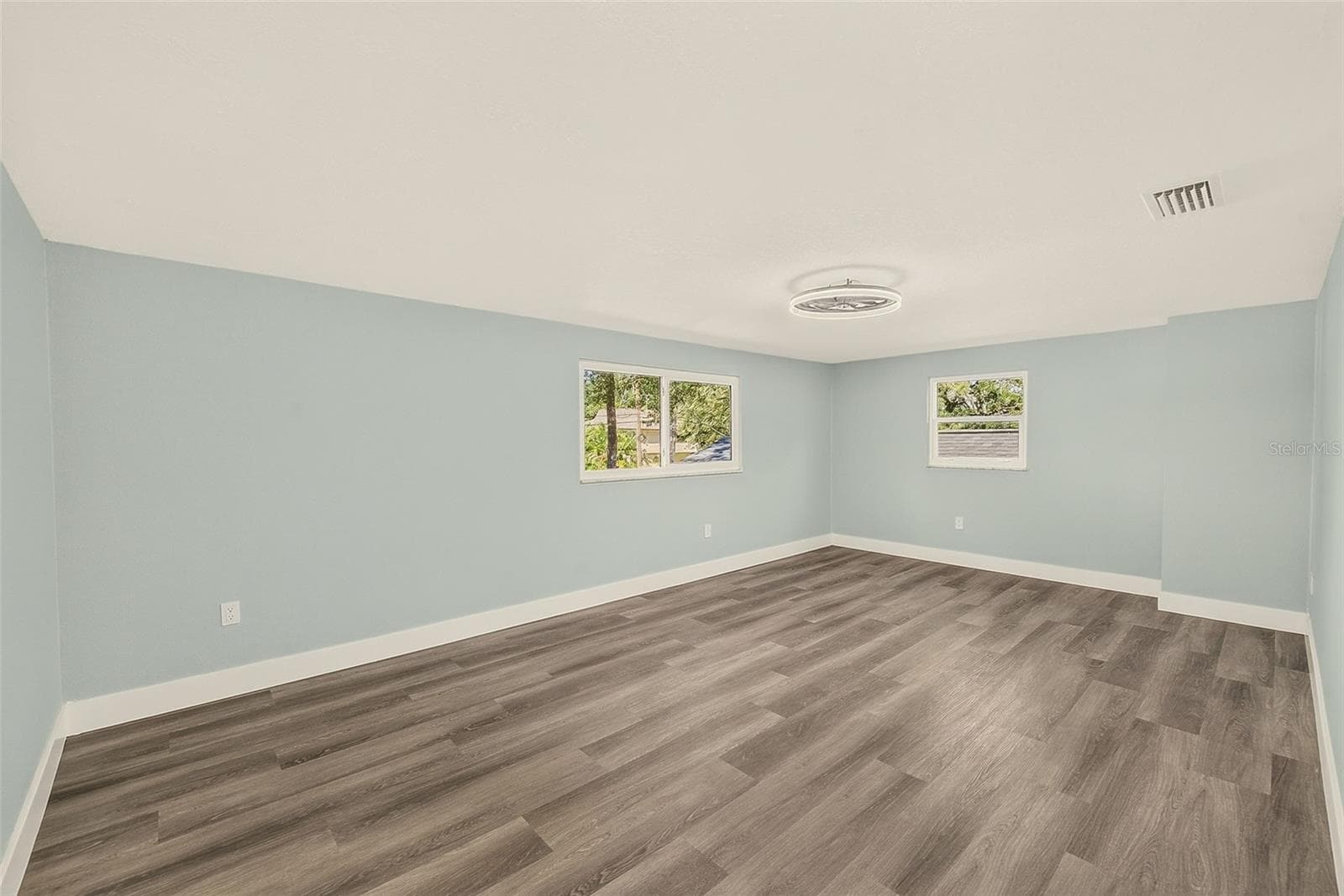 Single Family Residence at 1595 OAK LN, CLEARWATER, photo 37 of 64