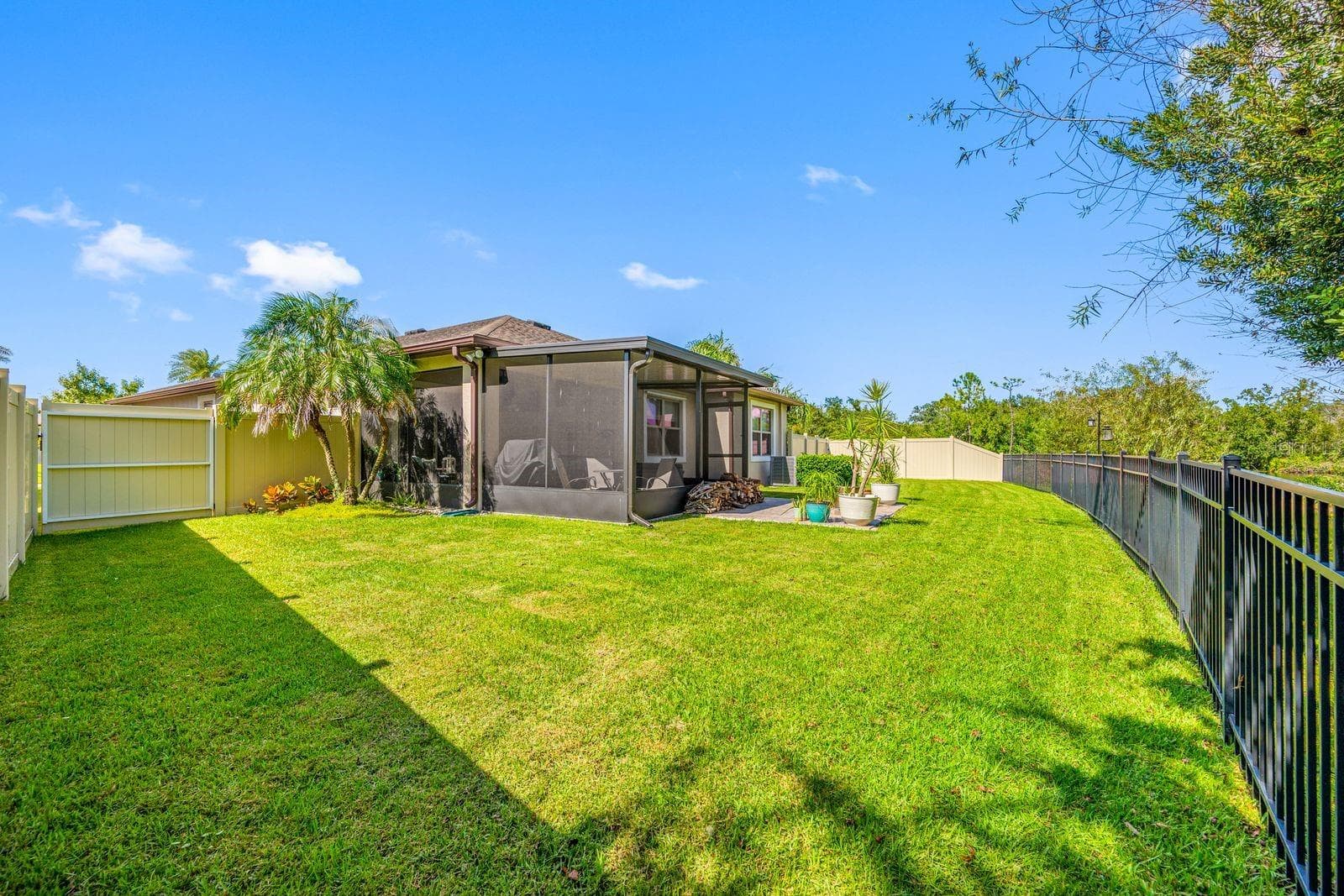 Single Family Residence at 5016 BELLA ARMONIA CIR, WIMAUMA, photo 47 of 60
