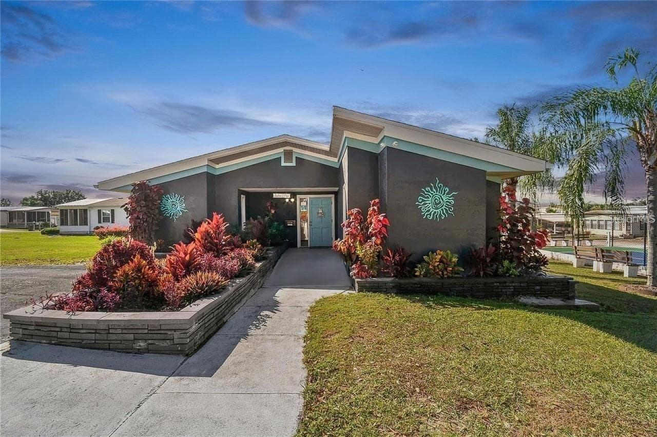 Manufactured Home at 10029 HAMP DR, DADE CITY, photo 38 of 43