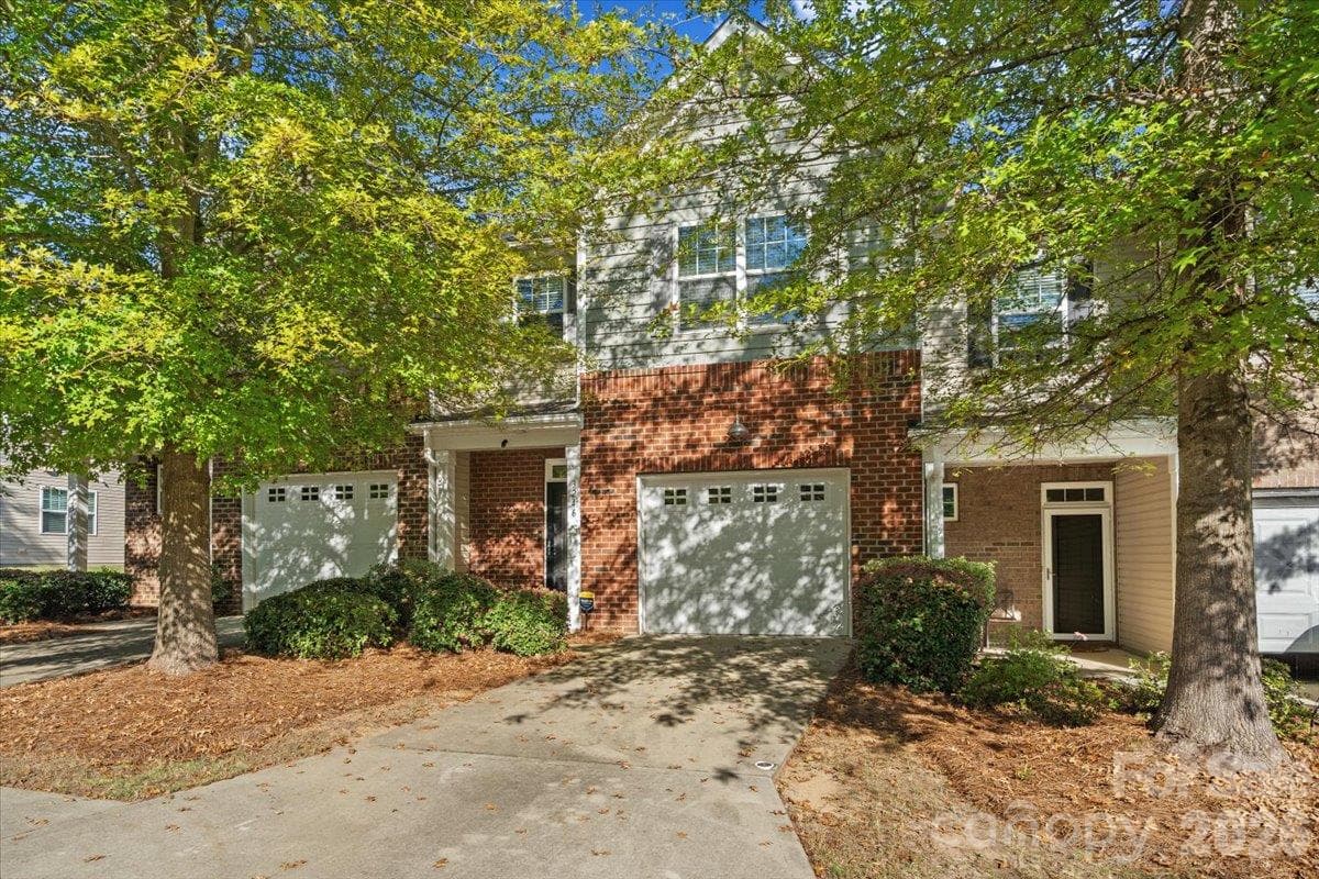 Townhouse at 3246 Yarmouth Lane, Gastonia, photo 2 of 31