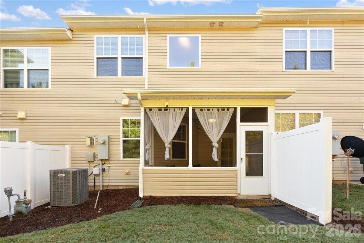 Townhouse at 3246 Yarmouth Lane, Gastonia, photo 29 of 31