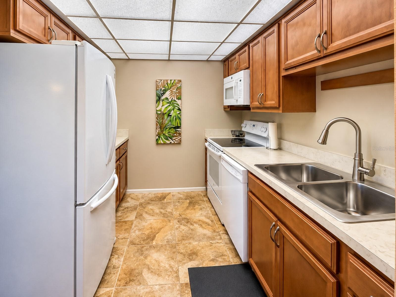 KITCHEN - 2132 LAKEWOOD CLUB DR S #8B, ST PETERSBURG