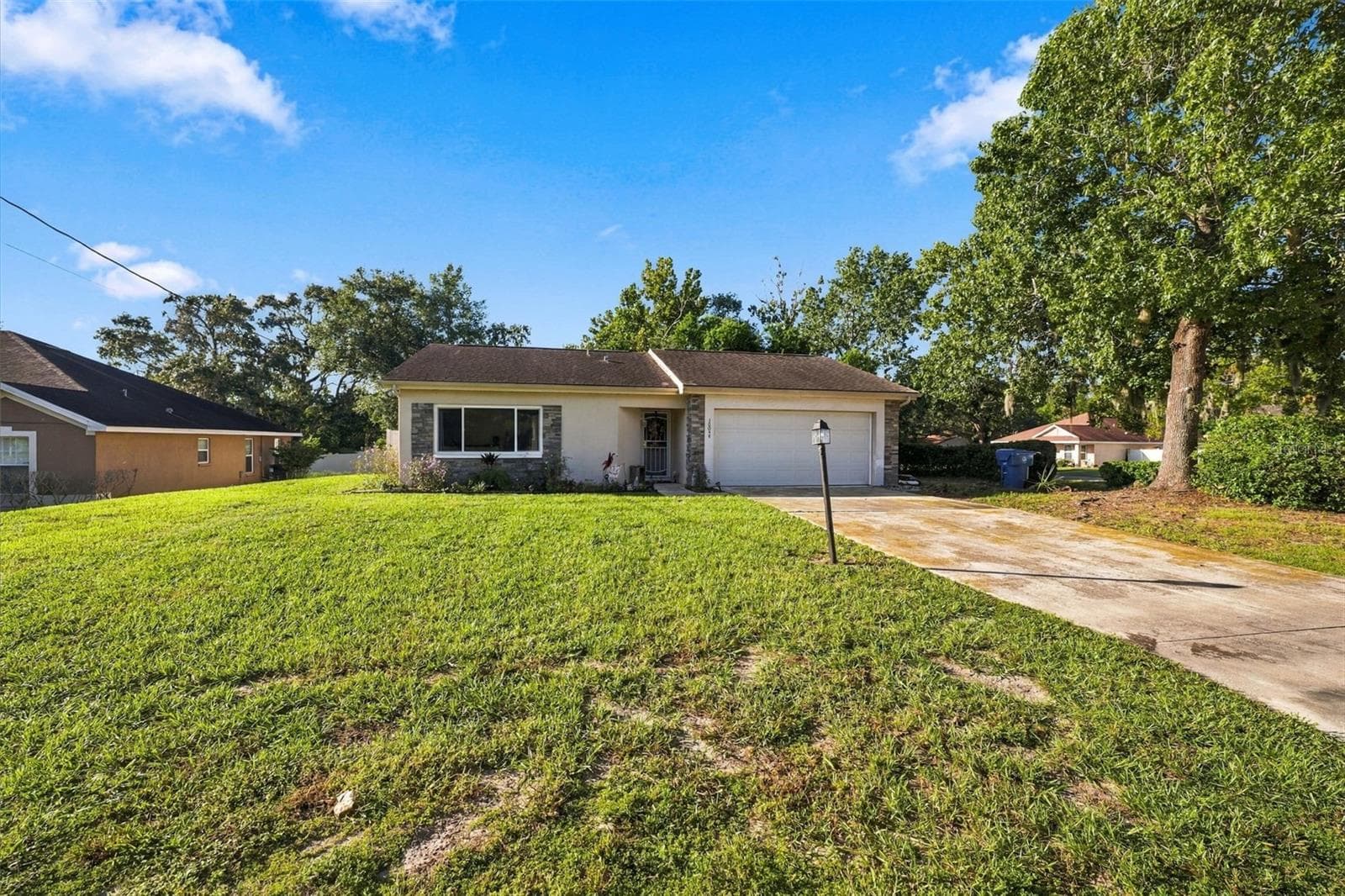 Front Exterior - 10048 AMIDON ST, SPRING HILL