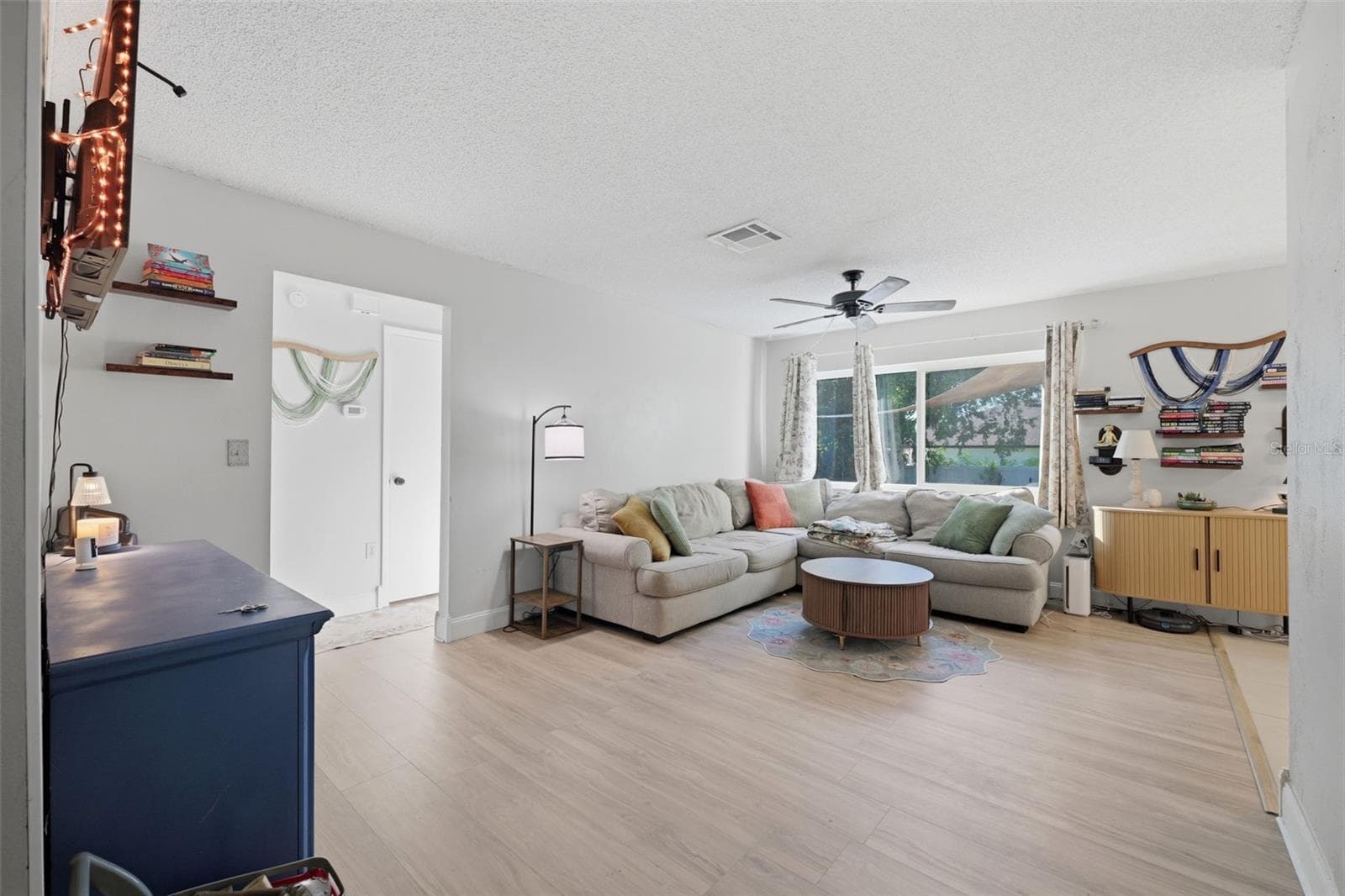 Living - 10048 AMIDON ST, SPRING HILL