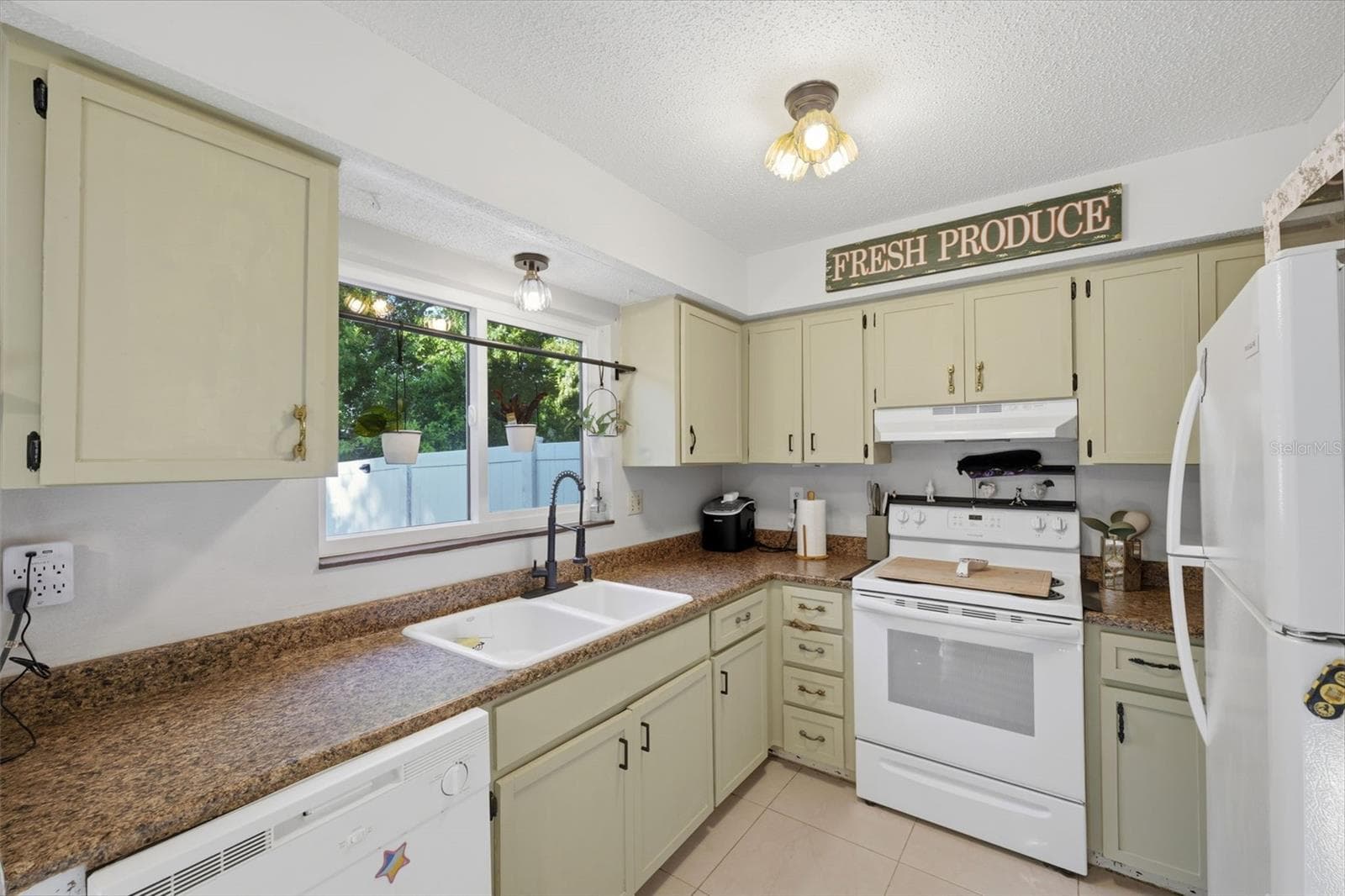 Kitchen - 10048 AMIDON ST, SPRING HILL