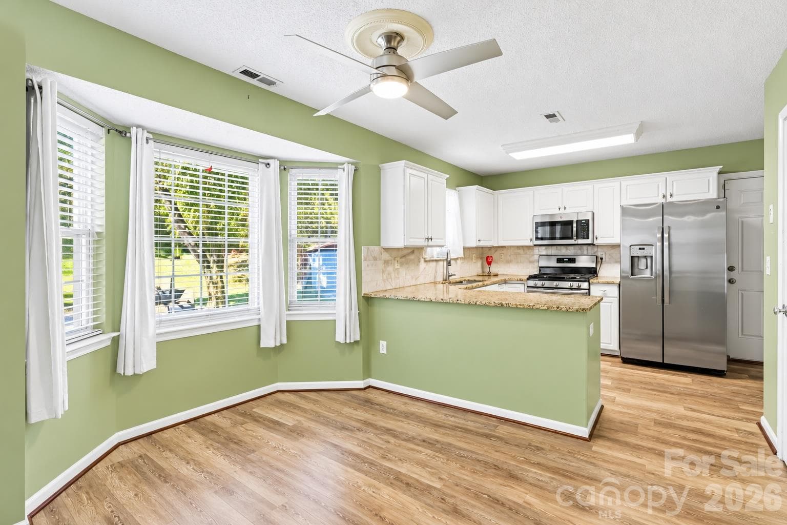 Single Family Residence at 10008 Wild Dogwood Court, Charlotte, photo 9 of 20