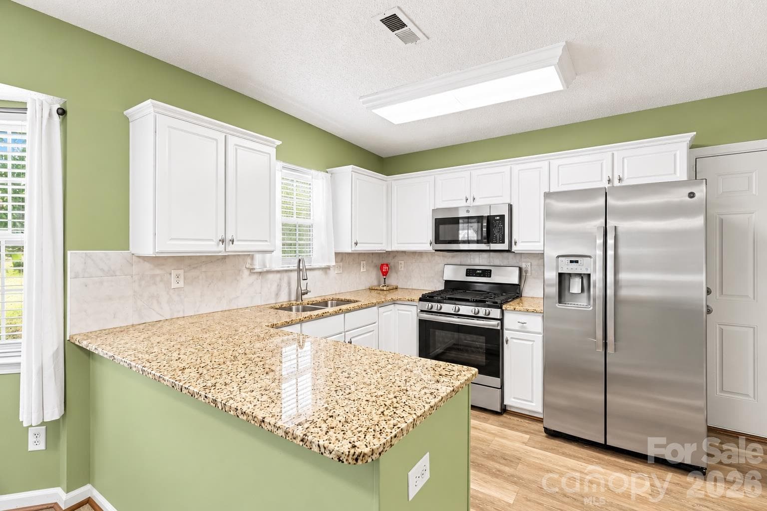 Single Family Residence at 10008 Wild Dogwood Court, Charlotte, photo 7 of 20
