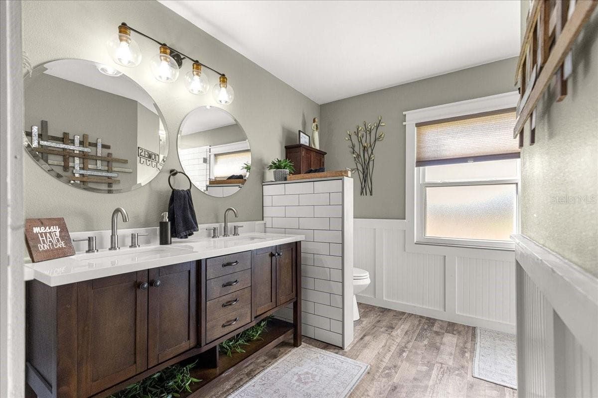 Ensuite Primary Bath - 321 OAK TRACK LOOP, OCALA