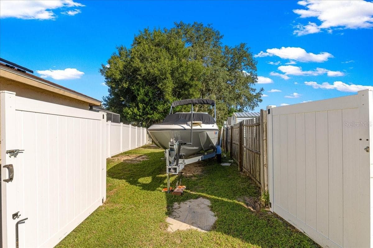 Boat/RV Storage Area - 321 OAK TRACK LOOP, OCALA