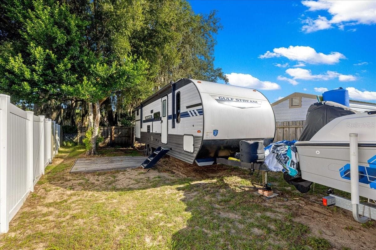 30-amp RV hookup - 321 OAK TRACK LOOP, OCALA