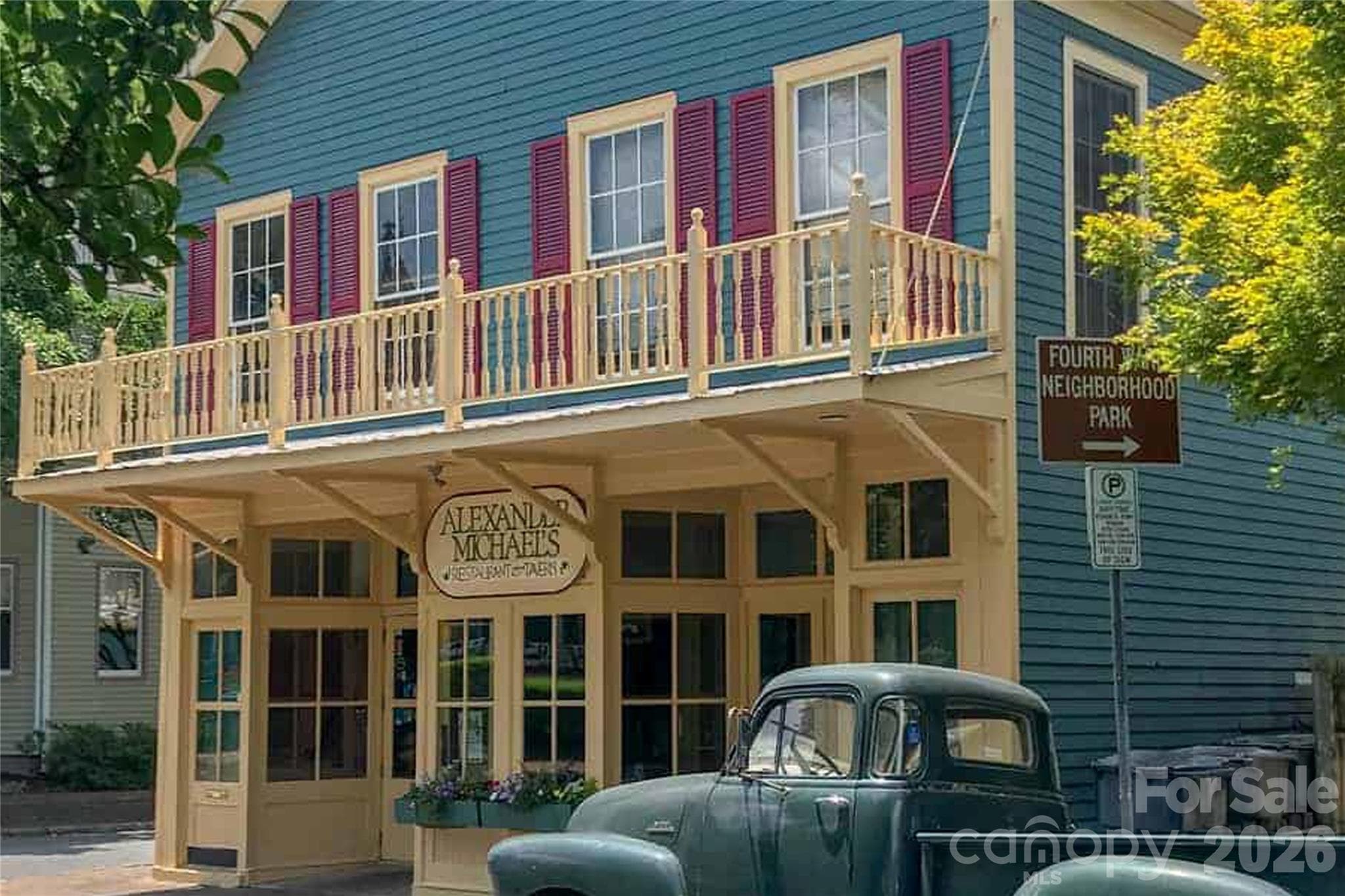 Local restaurant and pub just blocks away - 500 N Poplar Street, Charlotte