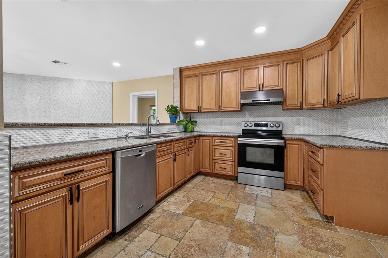 Single Family Residence at 1115 WOODSIDE AVE, CLEARWATER, photo 6 of 26
