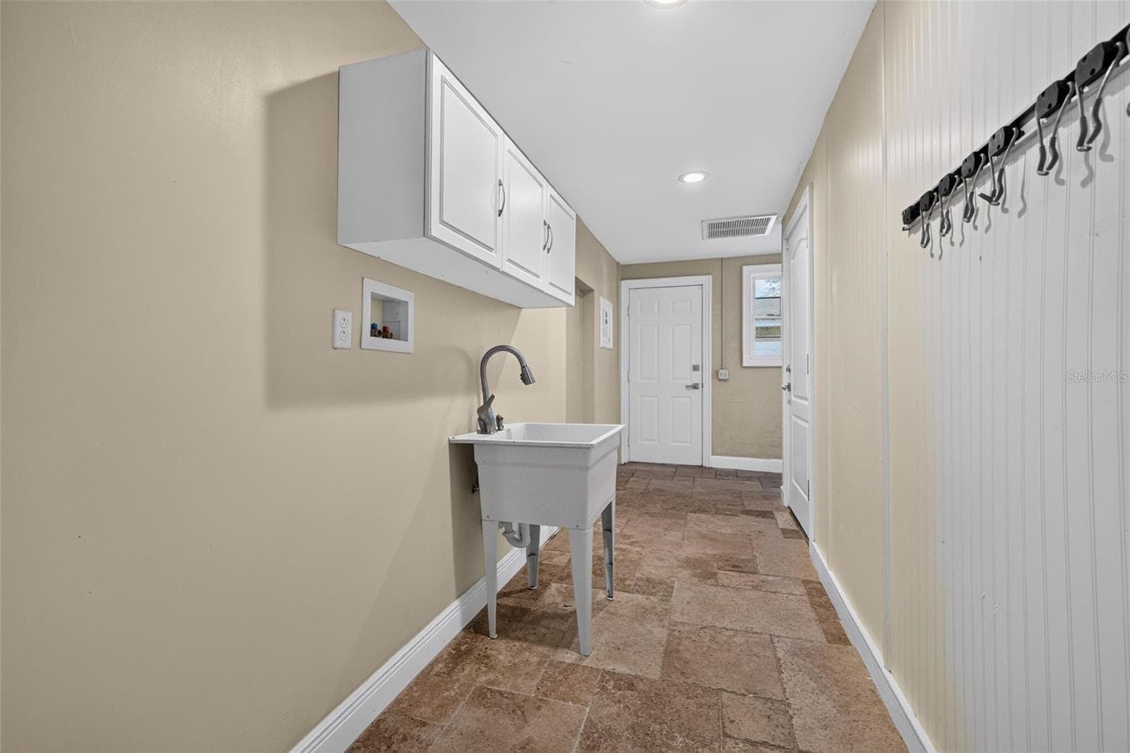 Single Family Residence at 1115 WOODSIDE AVE, CLEARWATER, photo 18 of 26