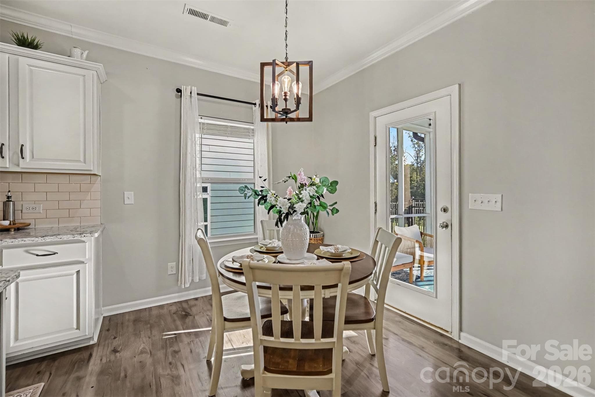 Breakfast Nook/DIning area - 122 Divot Lane, Statesville