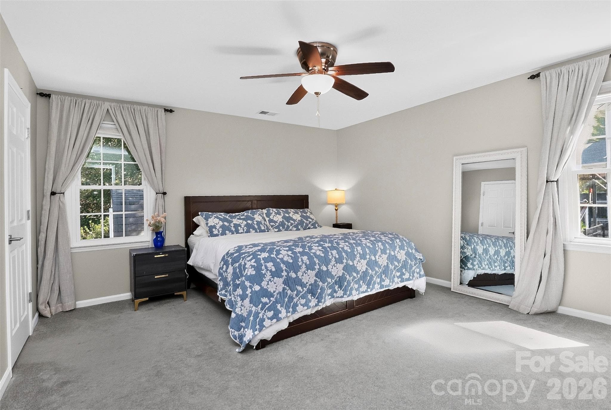 Large Primary Bedroom with en suite. - 9915 Ridgemore Drive, Charlotte