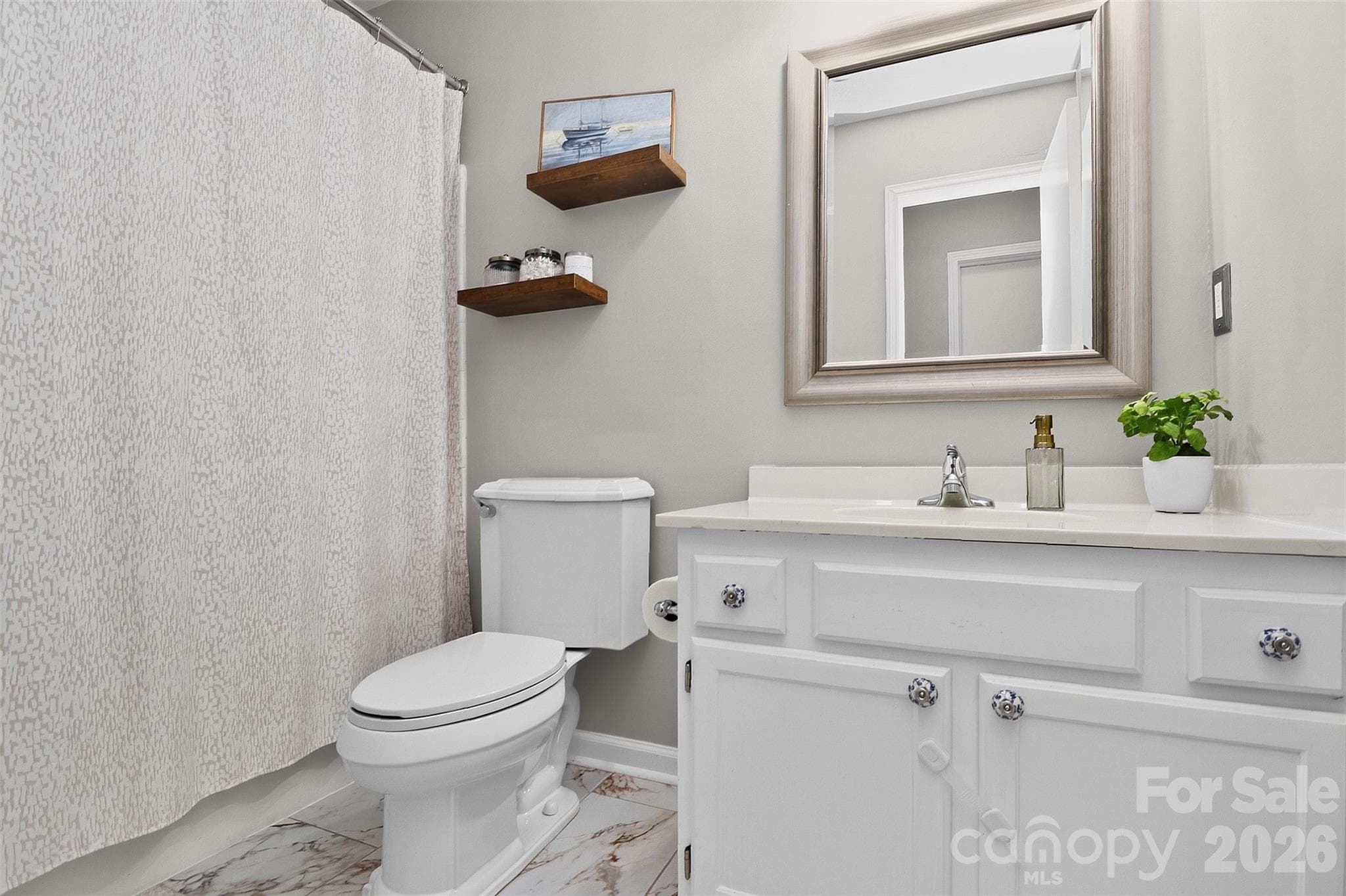 Spacious hall bath - 9915 Ridgemore Drive, Charlotte