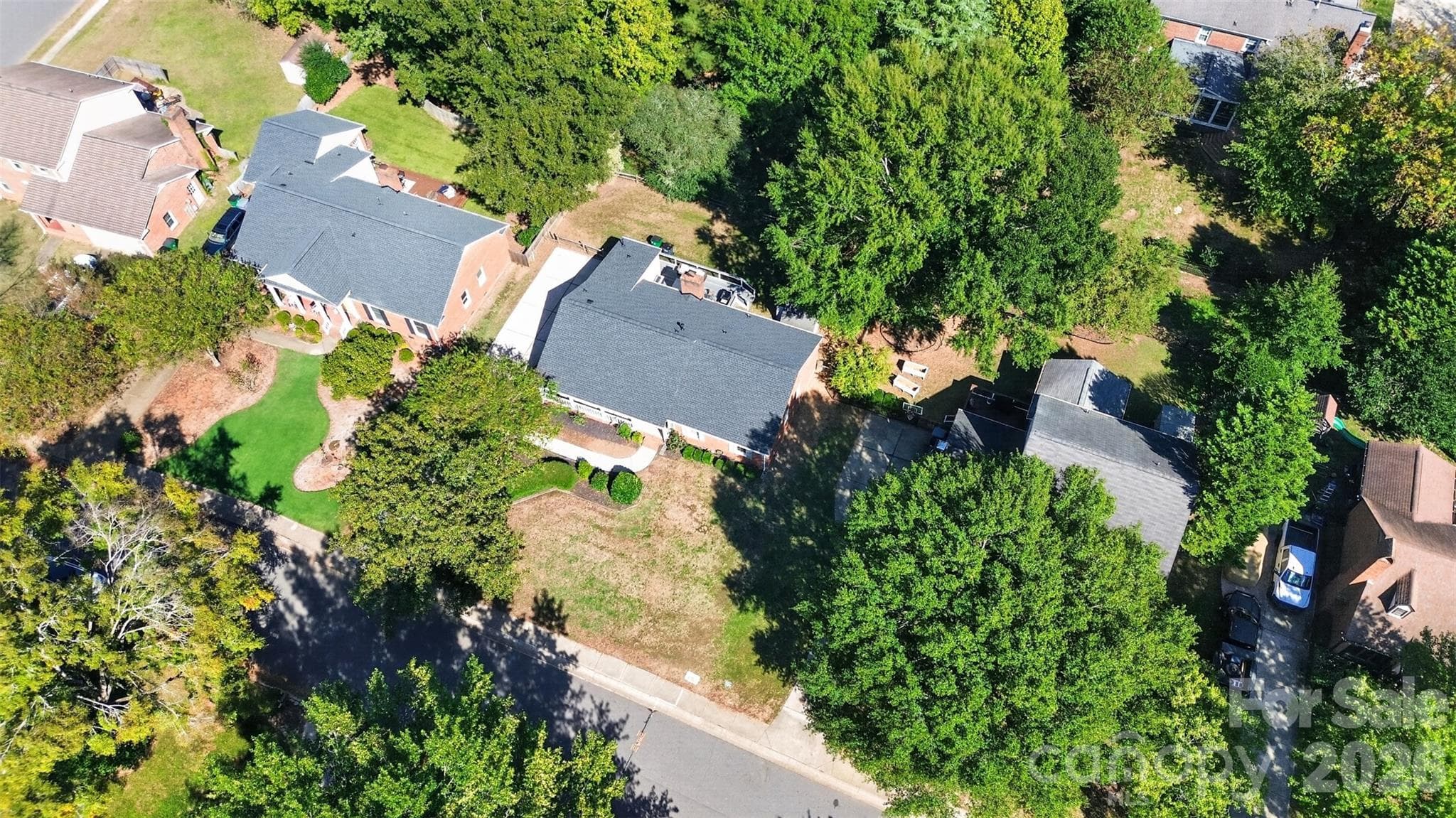 Beautifully maintained properties - 9915 Ridgemore Drive, Charlotte