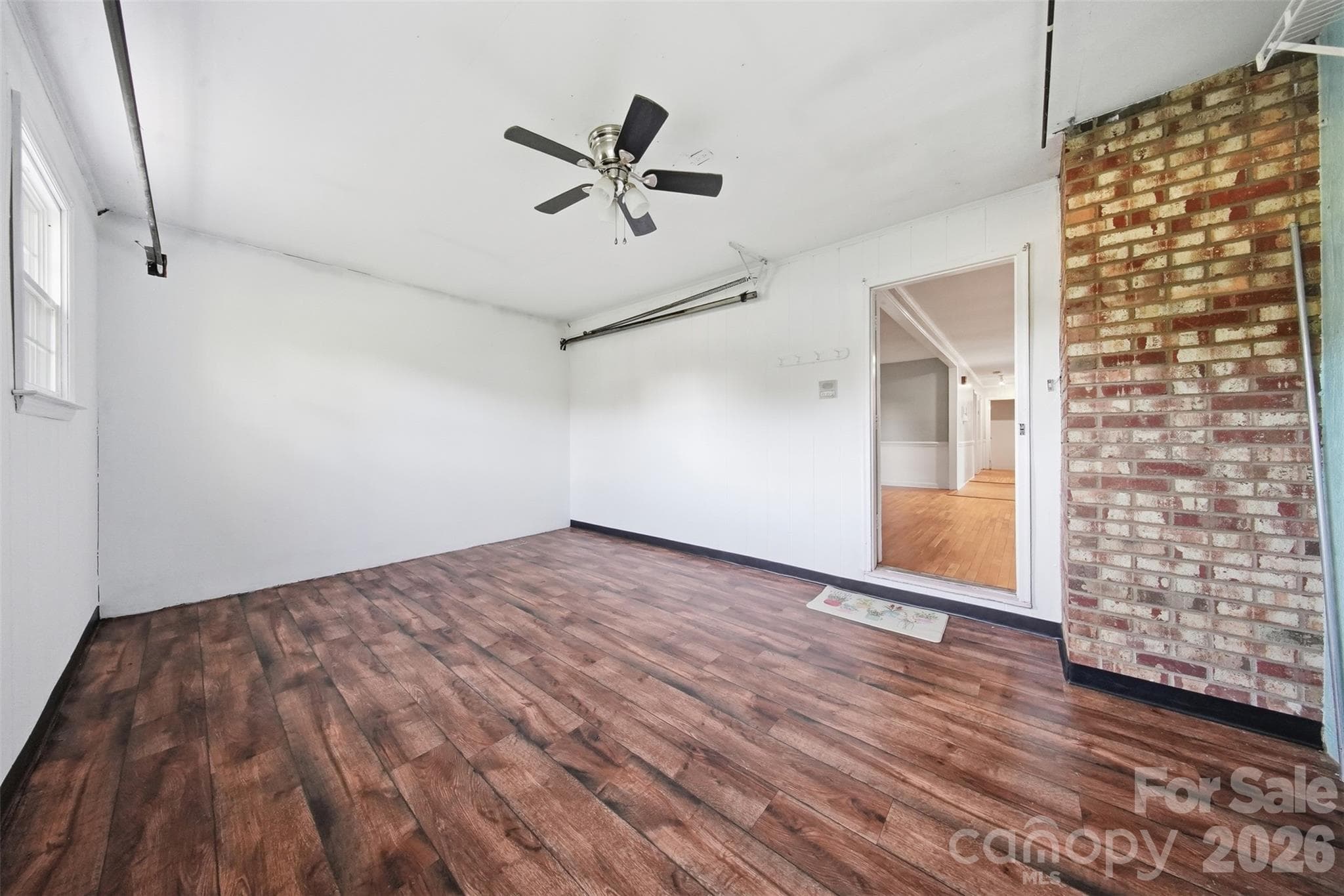 Single Family Residence at 807 N Oakland Street, Dallas, photo 8 of 40