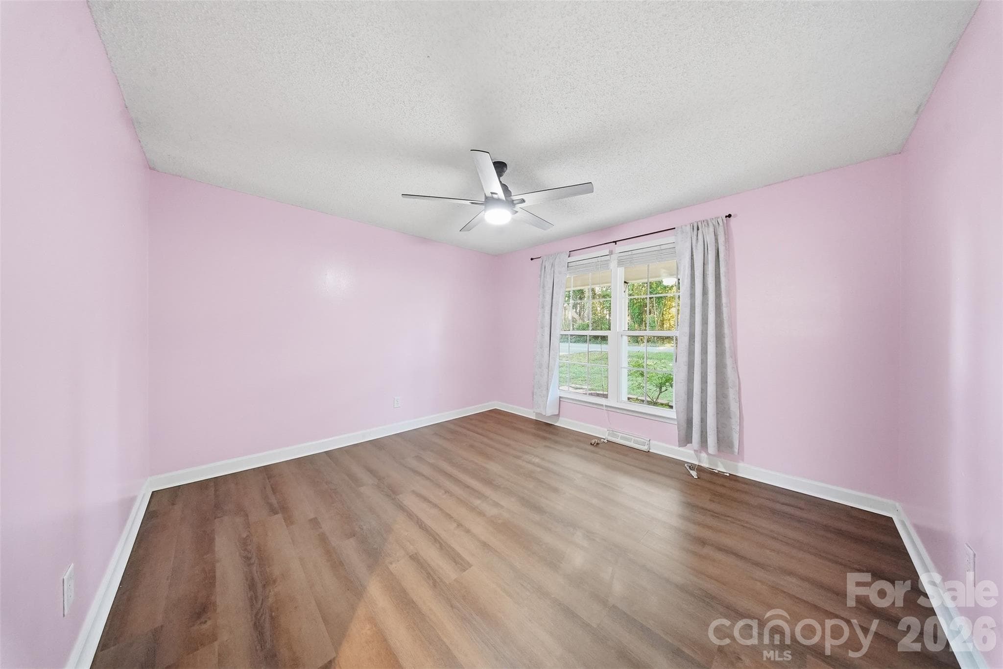 Single Family Residence at 807 N Oakland Street, Dallas, photo 12 of 40