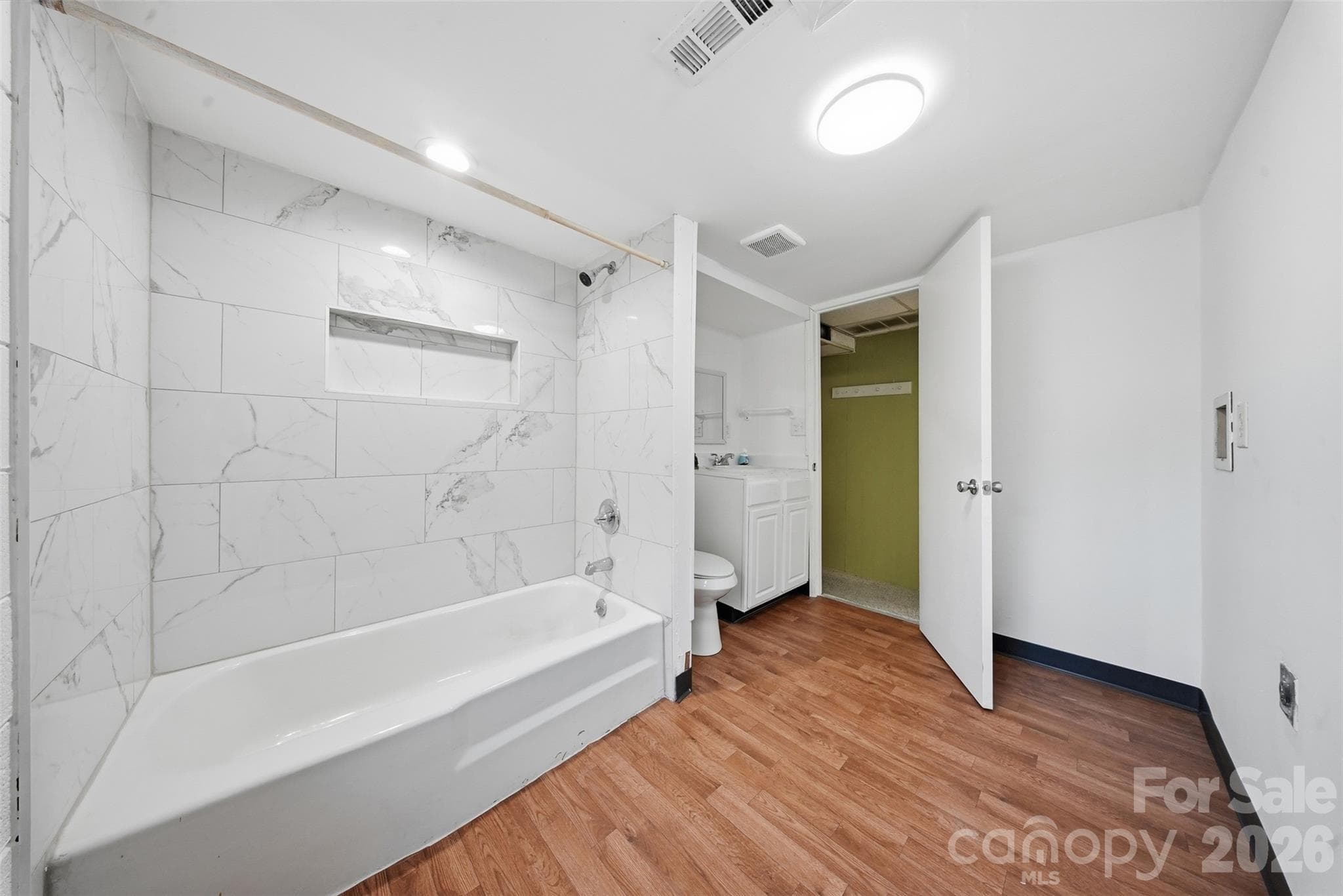 Single Family Residence at 807 N Oakland Street, Dallas, photo 28 of 40