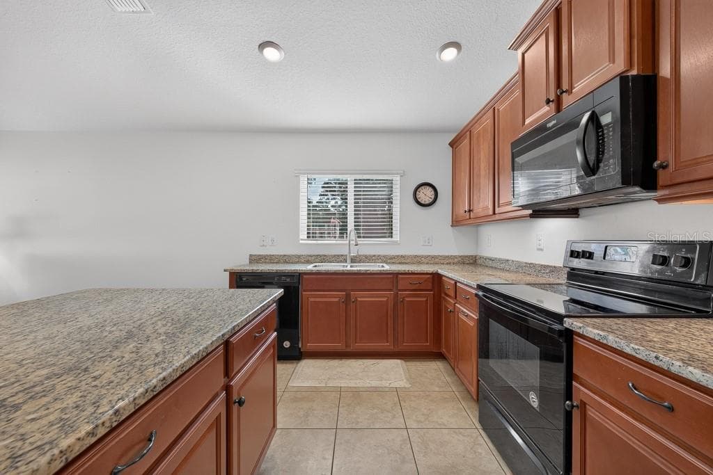 Single Family Residence at 9244 FREEDOM HILL DR, SEFFNER, photo 8 of 54