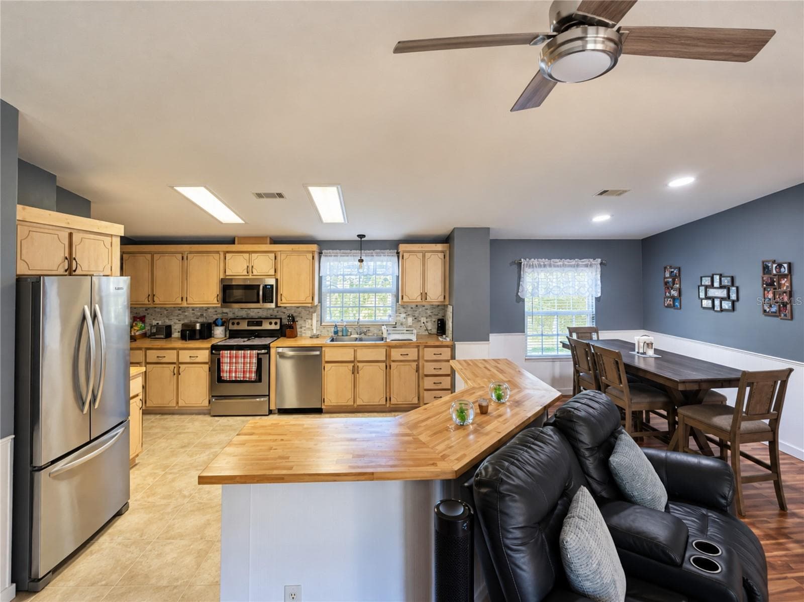 Manufactured Home at 17371 NW 83RD CT, FANNING SPRINGS, photo 8 of 30