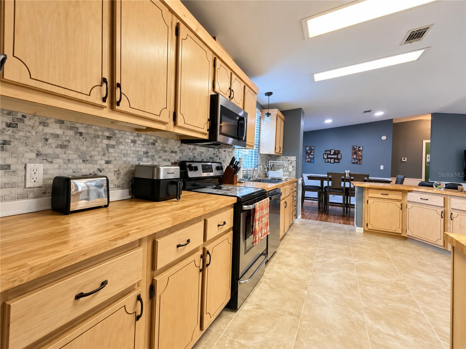 Manufactured Home at 17371 NW 83RD CT, FANNING SPRINGS, photo 10 of 30