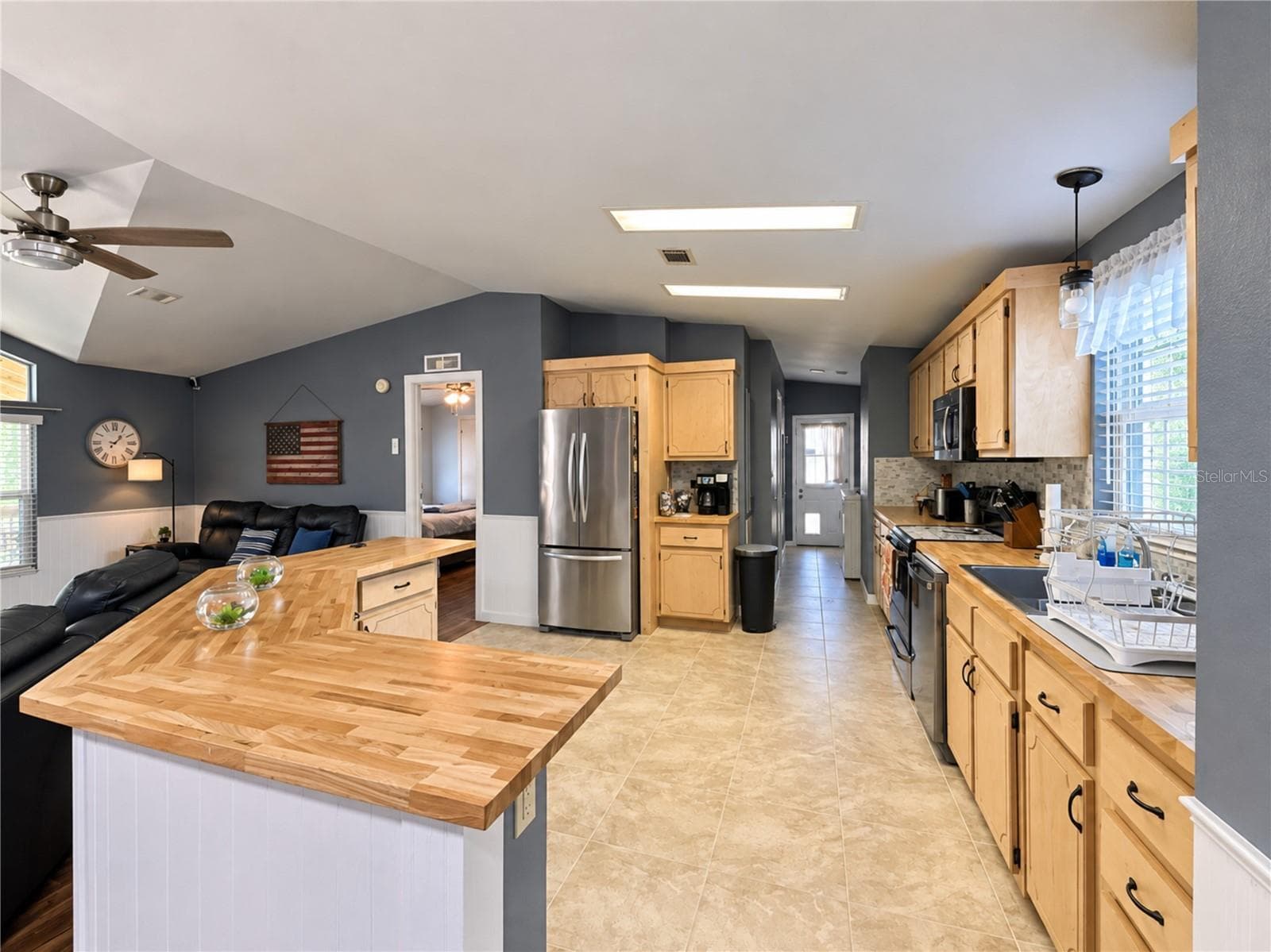 Manufactured Home at 17371 NW 83RD CT, FANNING SPRINGS, photo 11 of 30