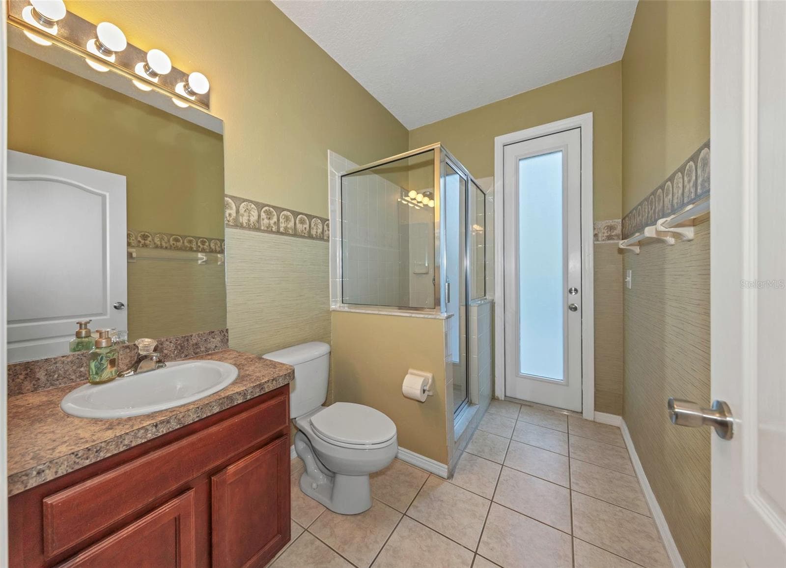 Single Family Residence at 1406 MCCREA DR, LUTZ, photo 31 of 97