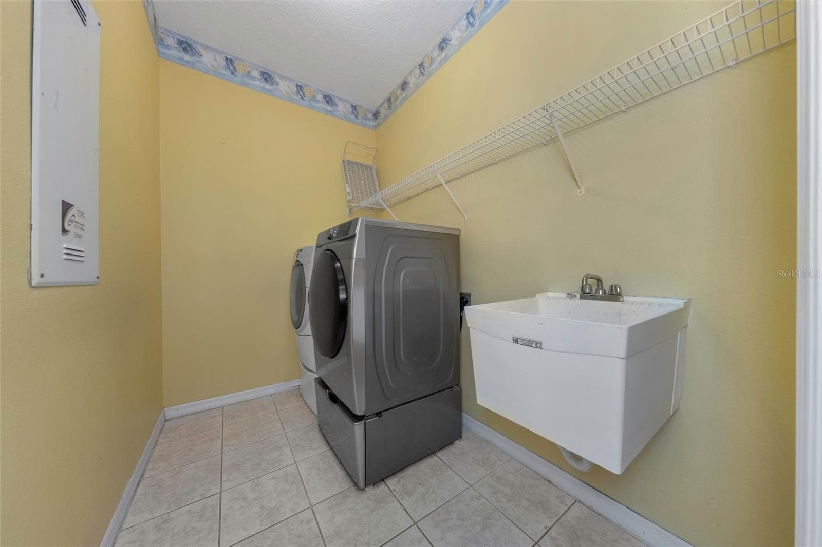 Single Family Residence at 1406 MCCREA DR, LUTZ, photo 32 of 97