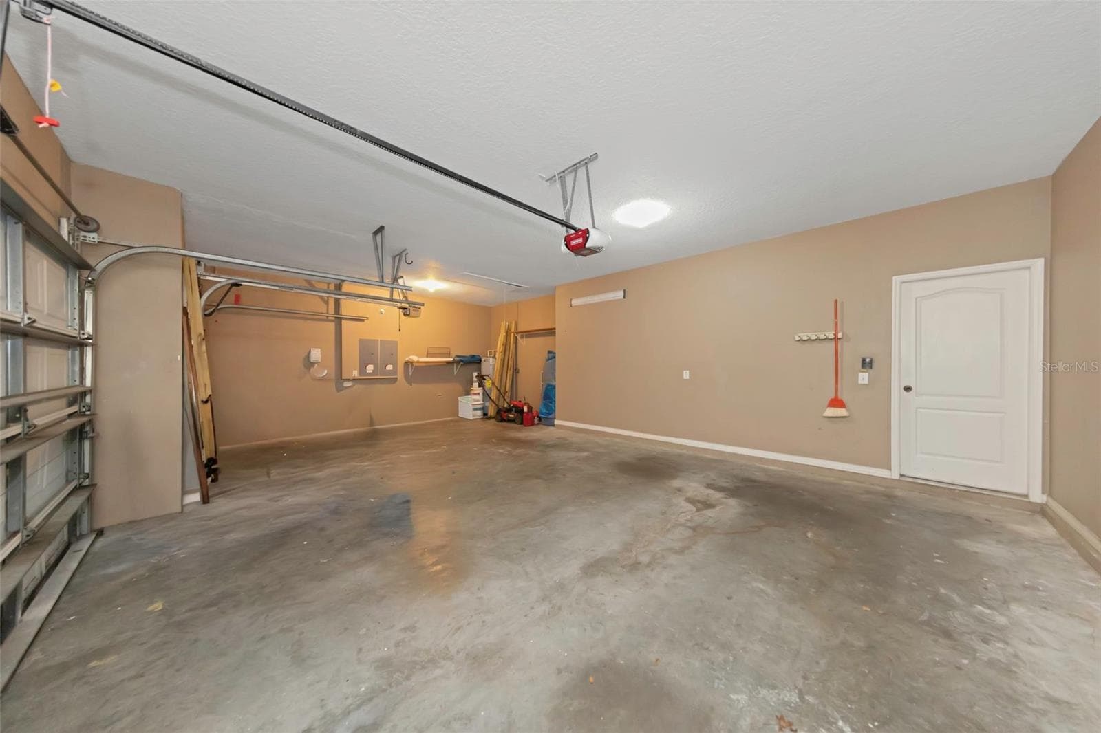 Single Family Residence at 1406 MCCREA DR, LUTZ, photo 33 of 97