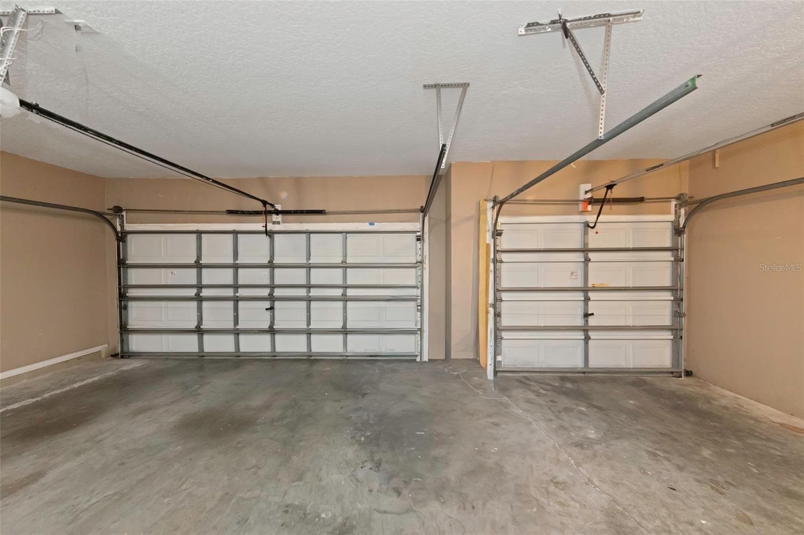 Single Family Residence at 1406 MCCREA DR, LUTZ, photo 34 of 97
