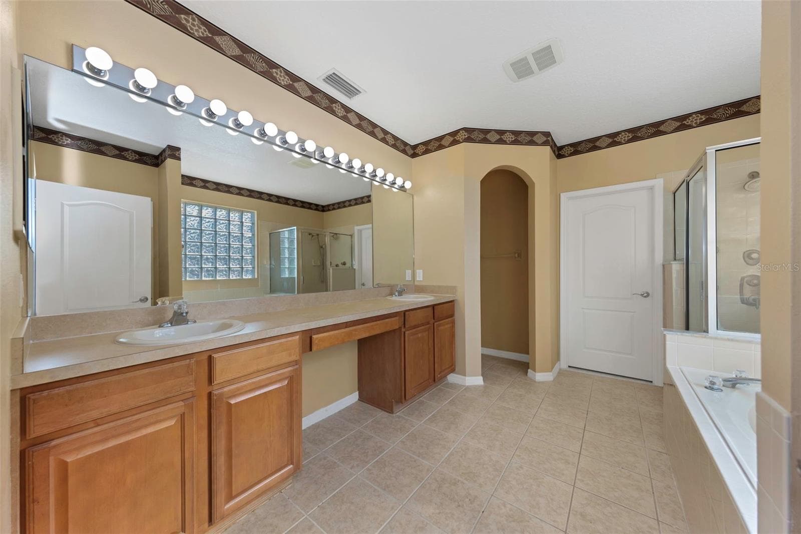 Single Family Residence at 1406 MCCREA DR, LUTZ, photo 70 of 97