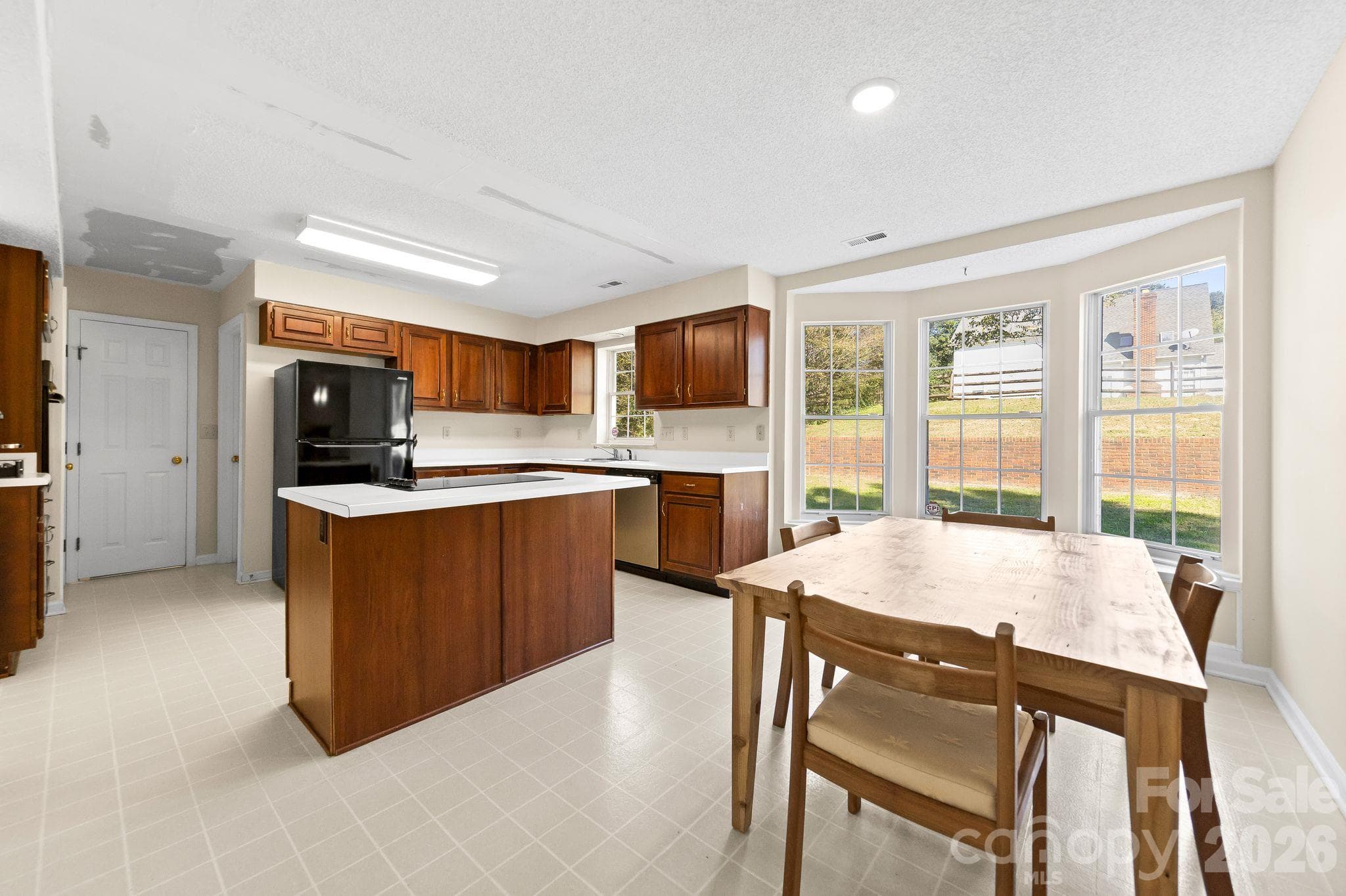 Single Family Residence at 8908 Steinbeck Court, Charlotte, photo 9 of 48