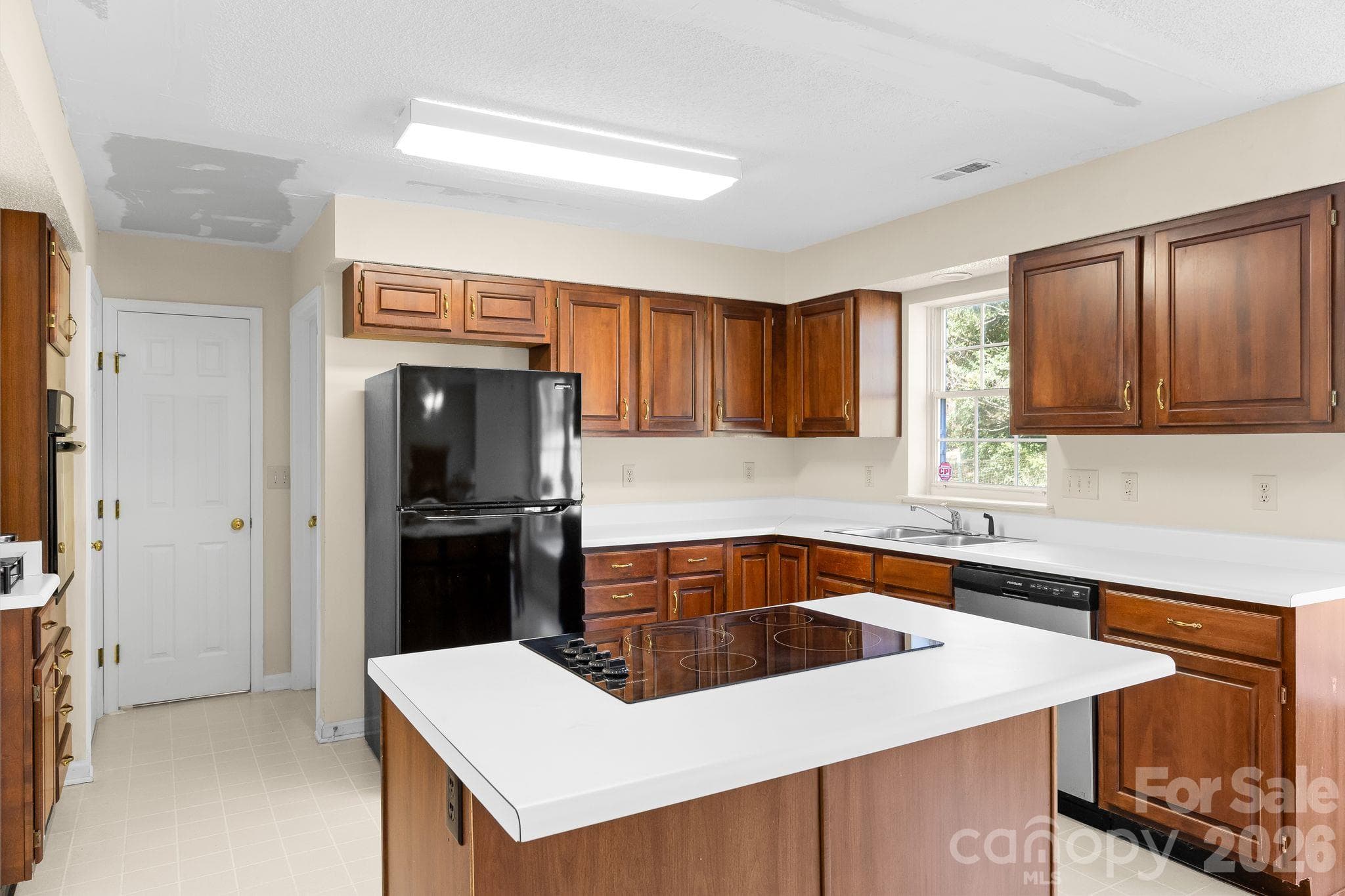 Single Family Residence at 8908 Steinbeck Court, Charlotte, photo 10 of 48